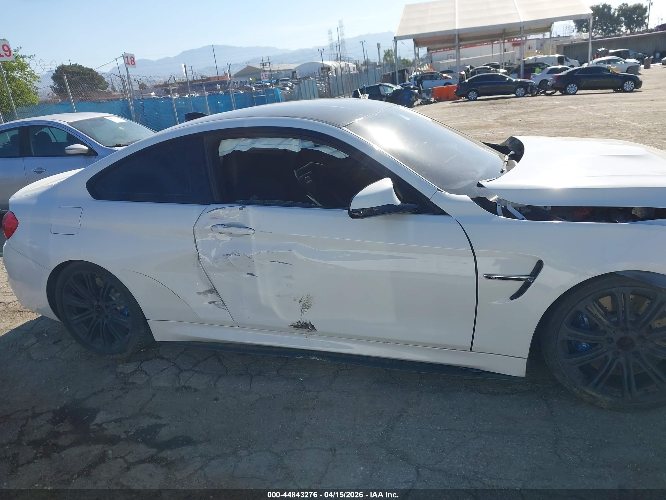 2015 Bmw M4   White vin: WBS3R9C50FF708732