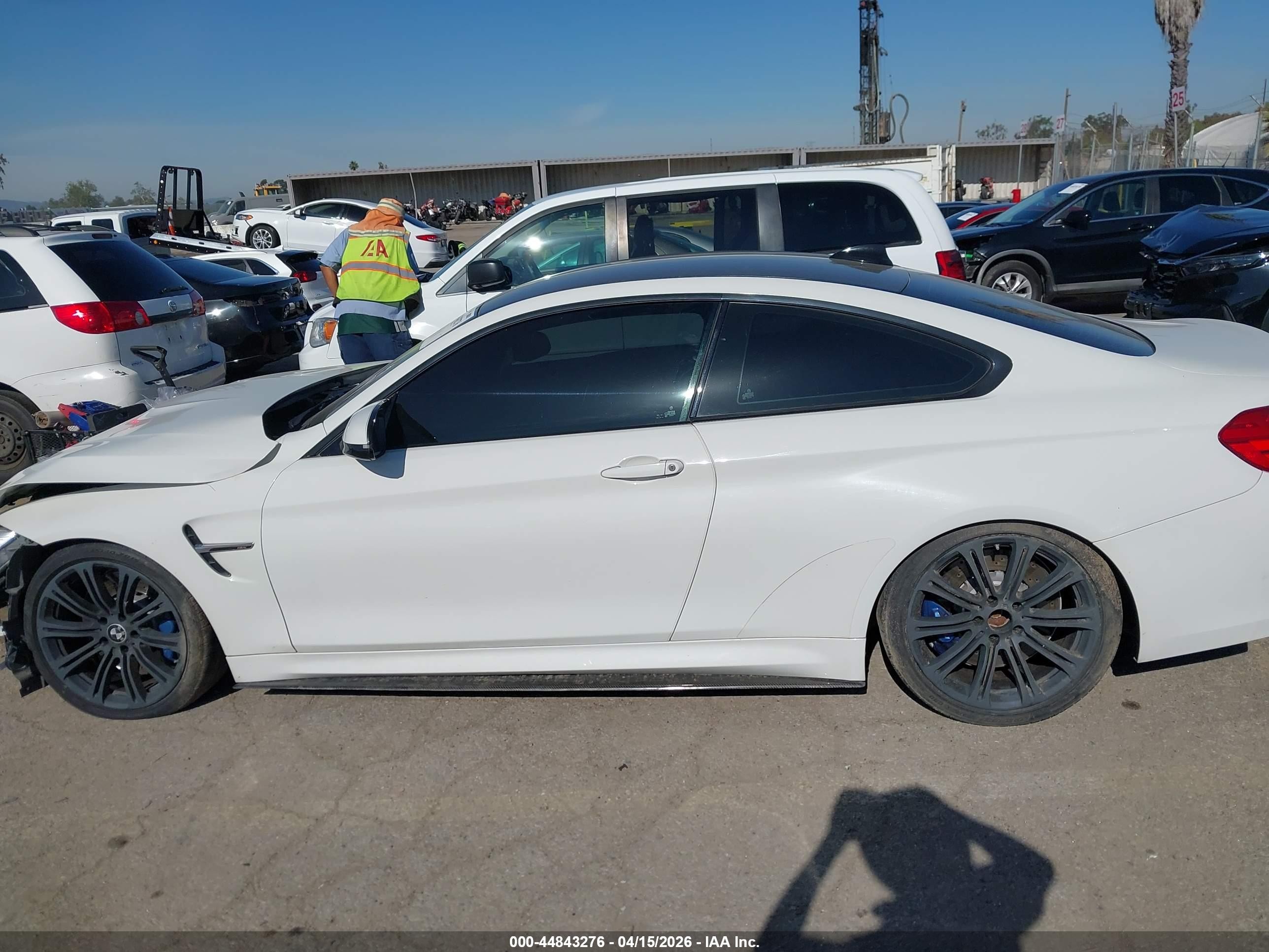 2015 Bmw M4   White vin: WBS3R9C50FF708732