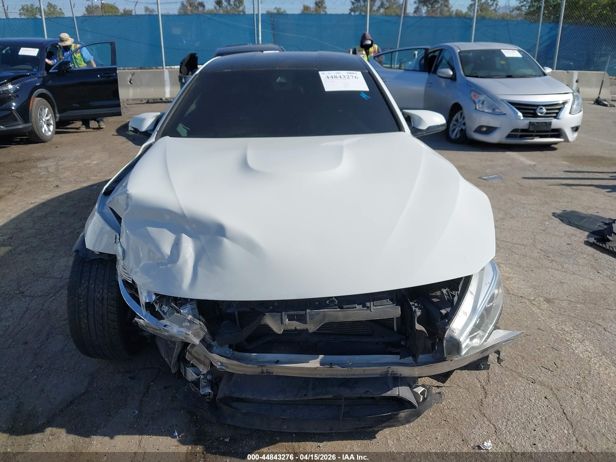 2015 Bmw M4   White vin: WBS3R9C50FF708732