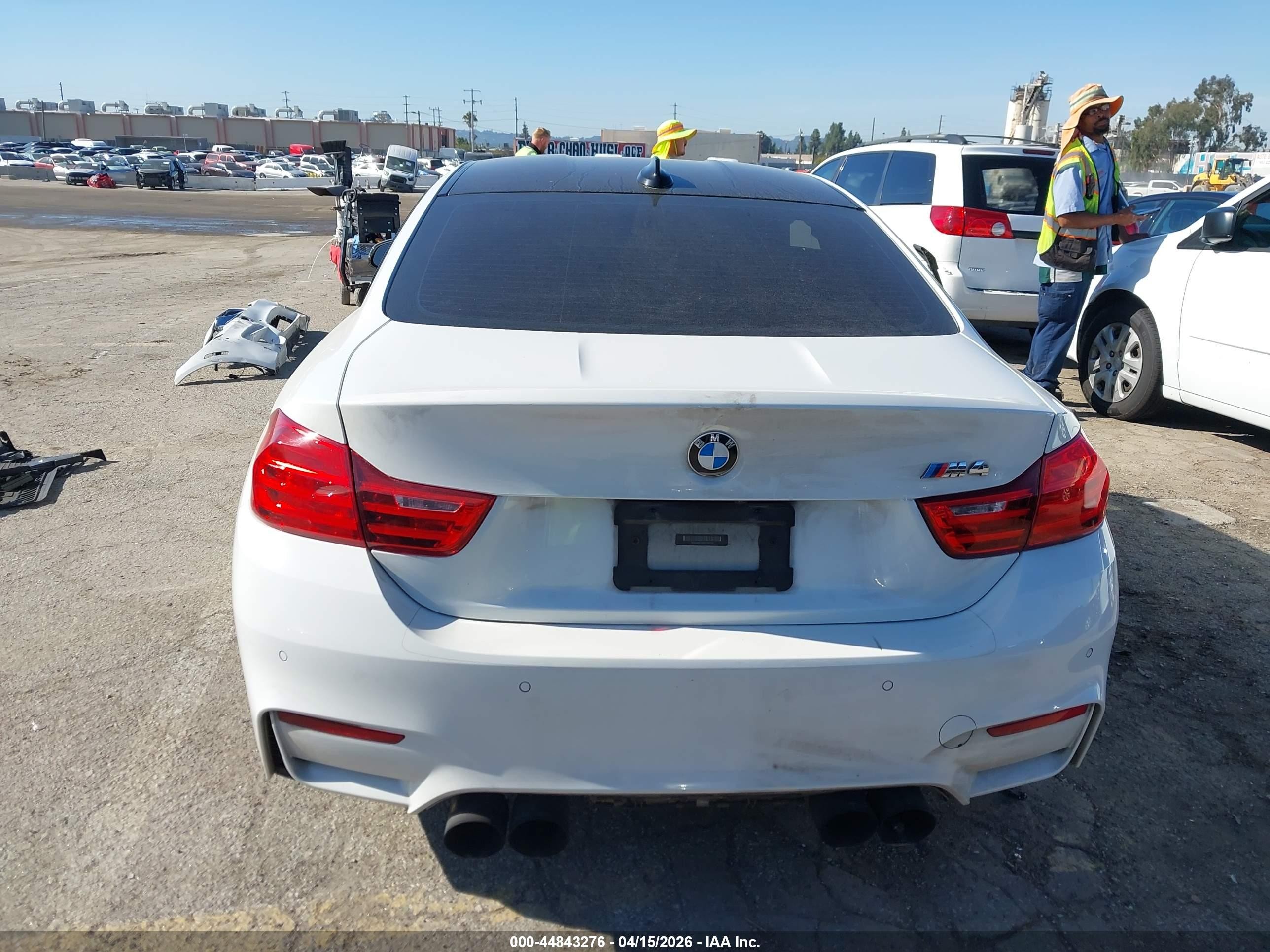 2015 Bmw M4   White vin: WBS3R9C50FF708732