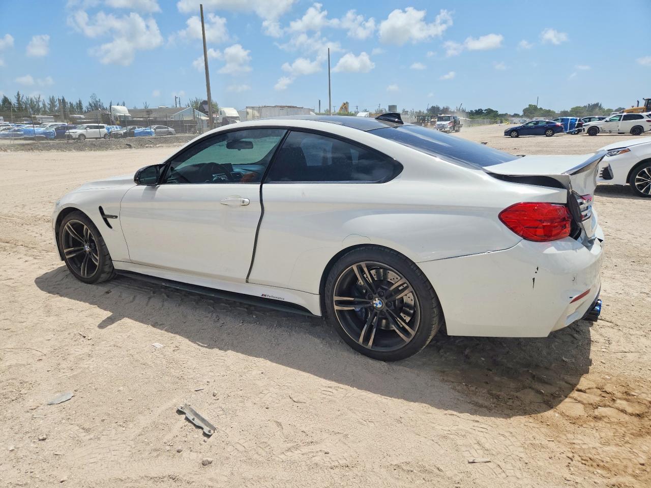 2015 Bmw M4 White vin: WBS3R9C50FK333707
