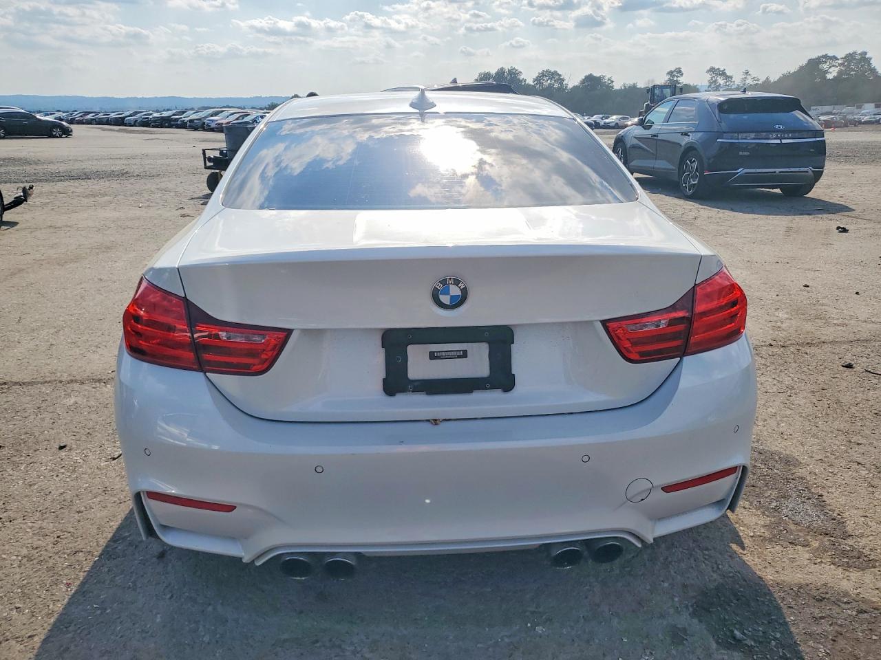 2015 Bmw M4 Белый vin: WBS3R9C53FK332535