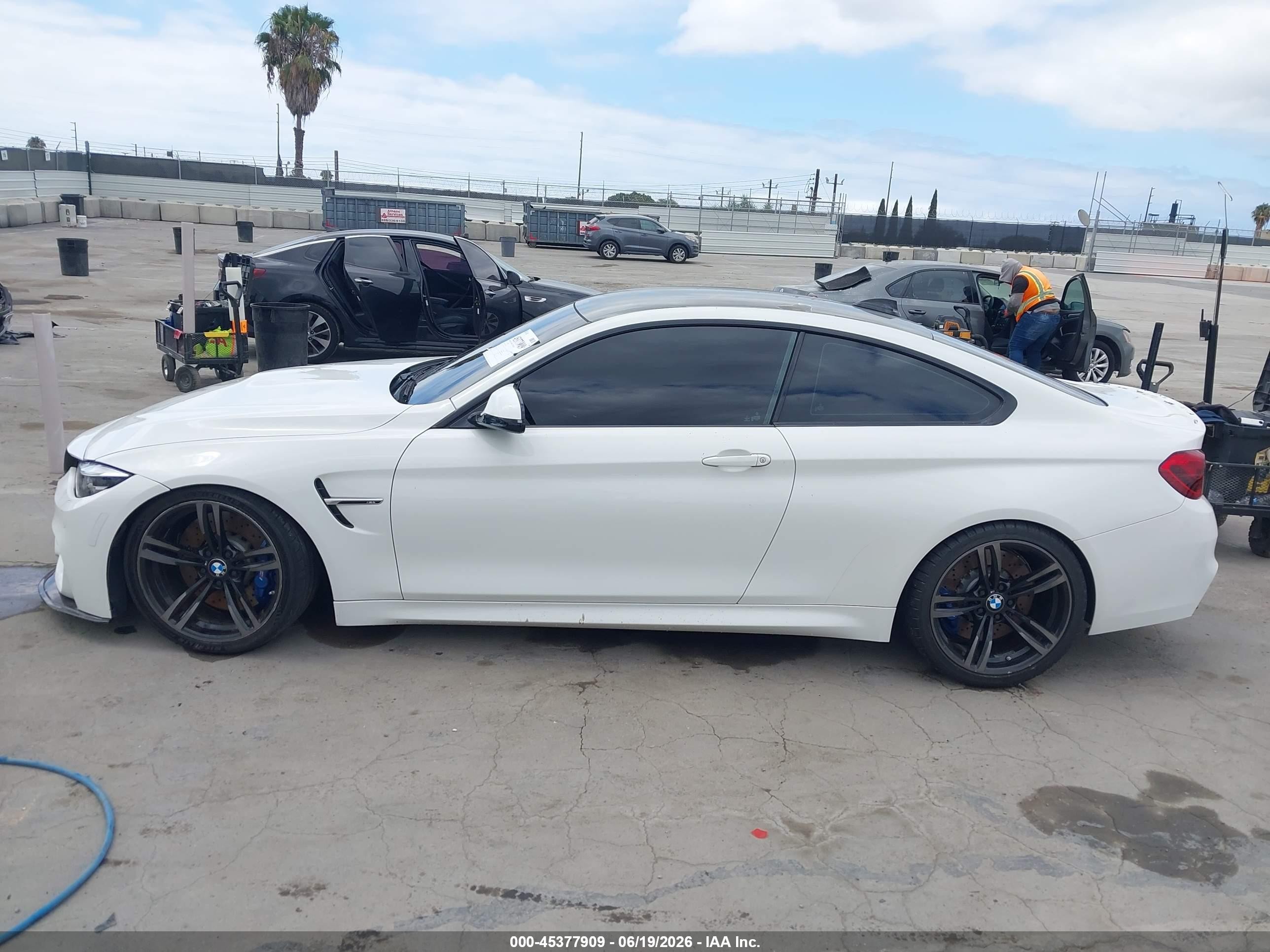 2015 Bmw M4 Белый vin: WBS3R9C55FK330432
