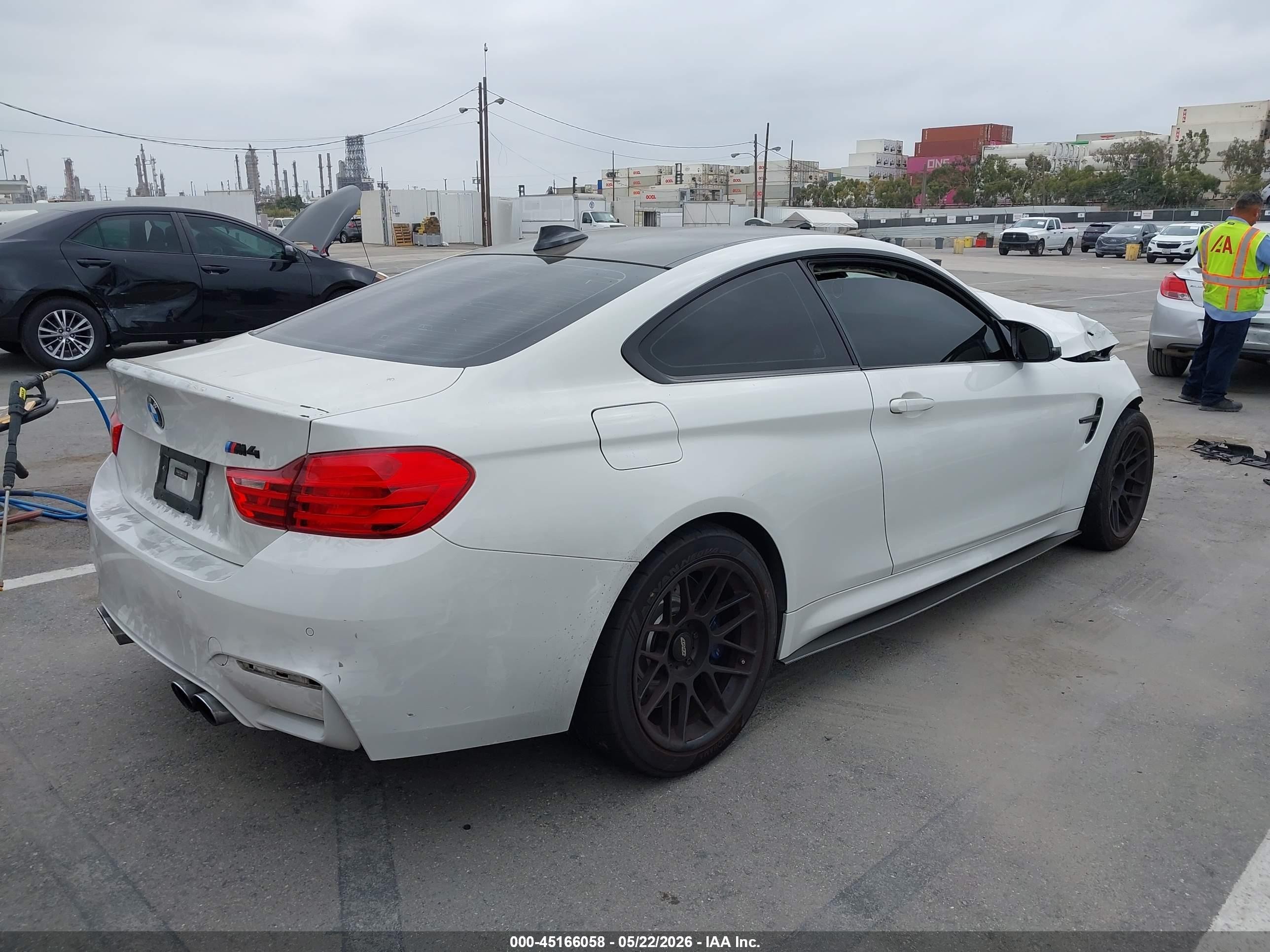 2015 Bmw M4   Белый vin: WBS3R9C57FK334403