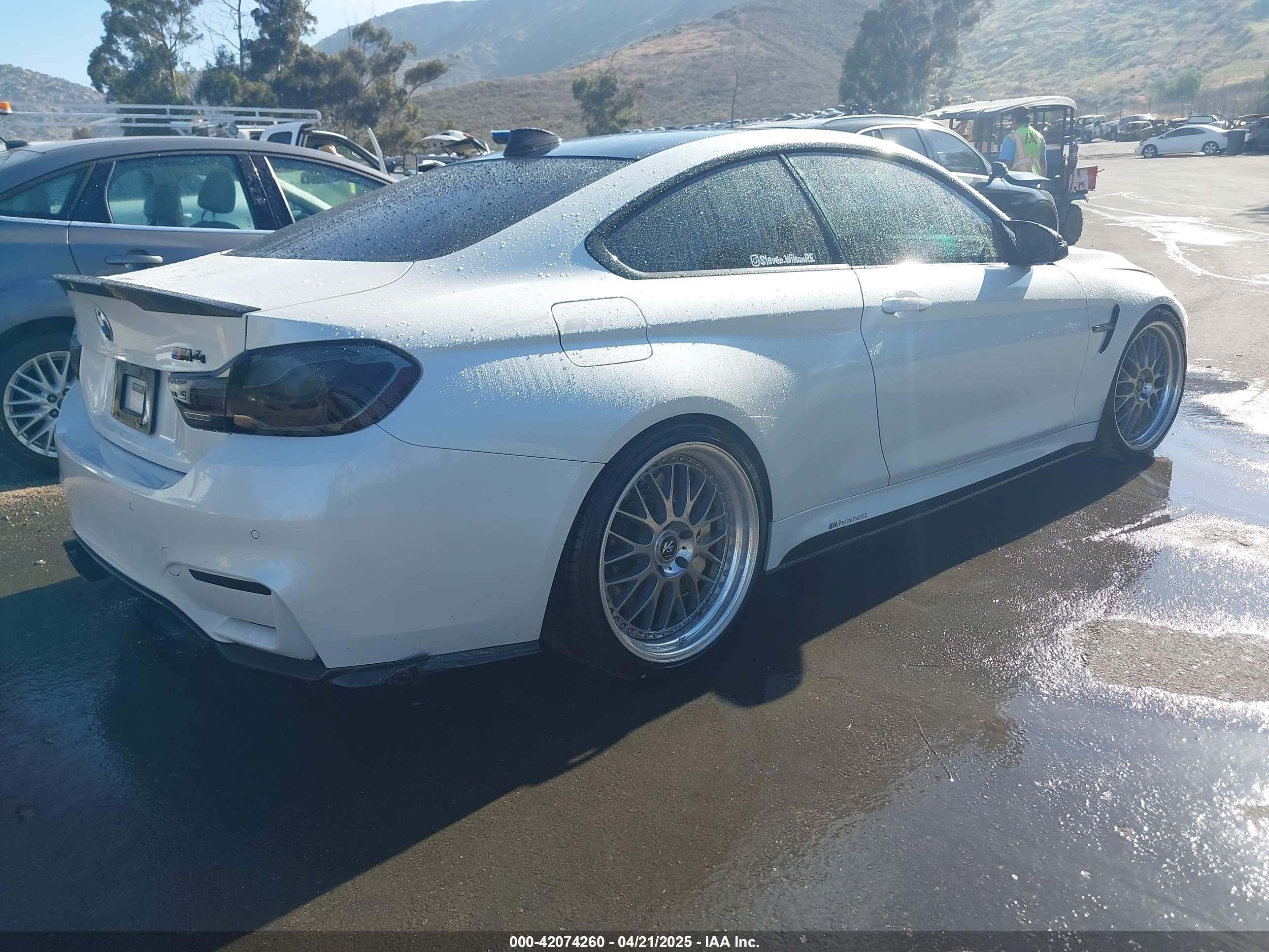 2016 Bmw M4   Белый vin: WBS3R9C57GK708526