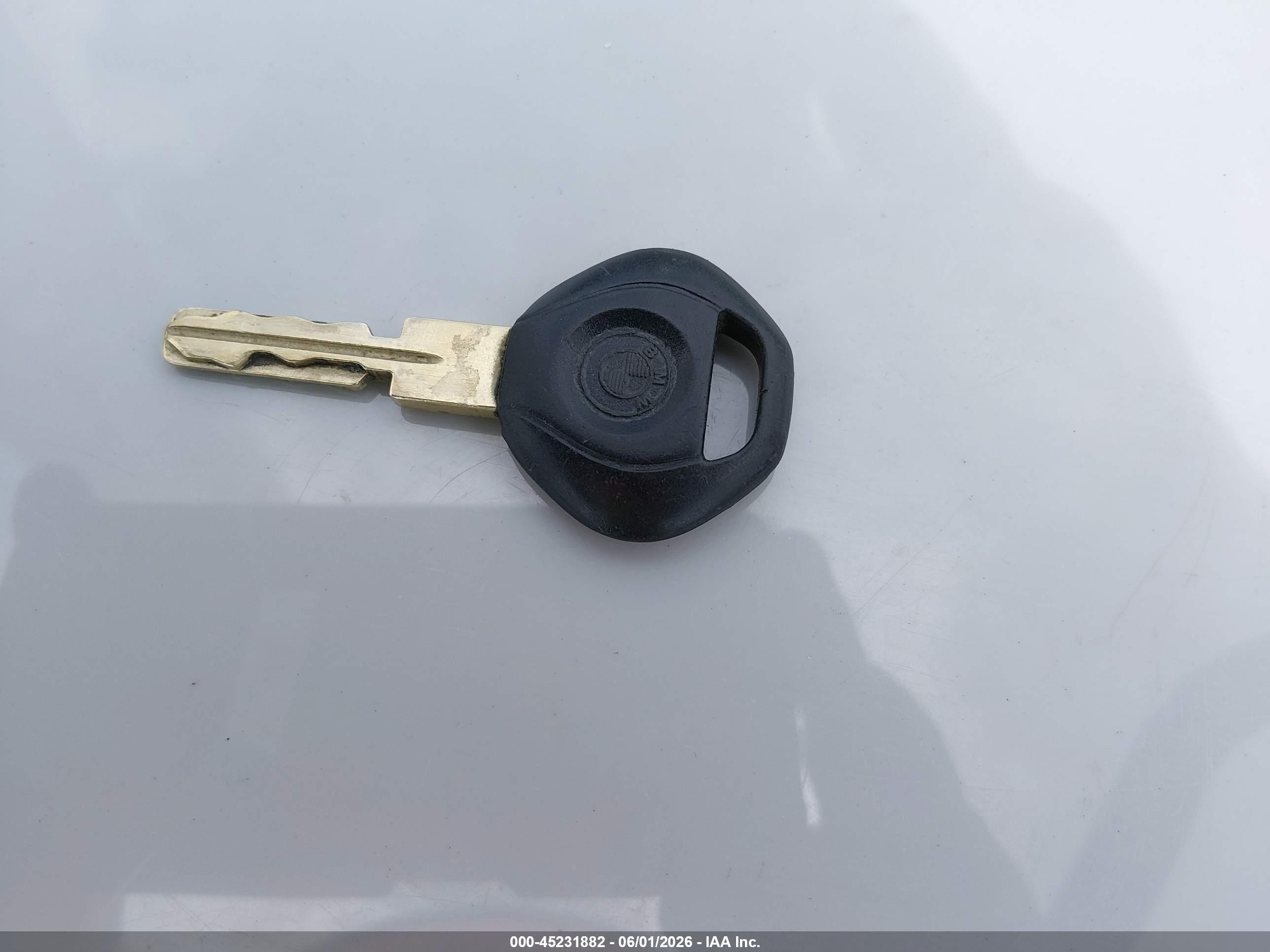 1999 Bmw M   Серебряный vin: WBSCK9335XLC89558