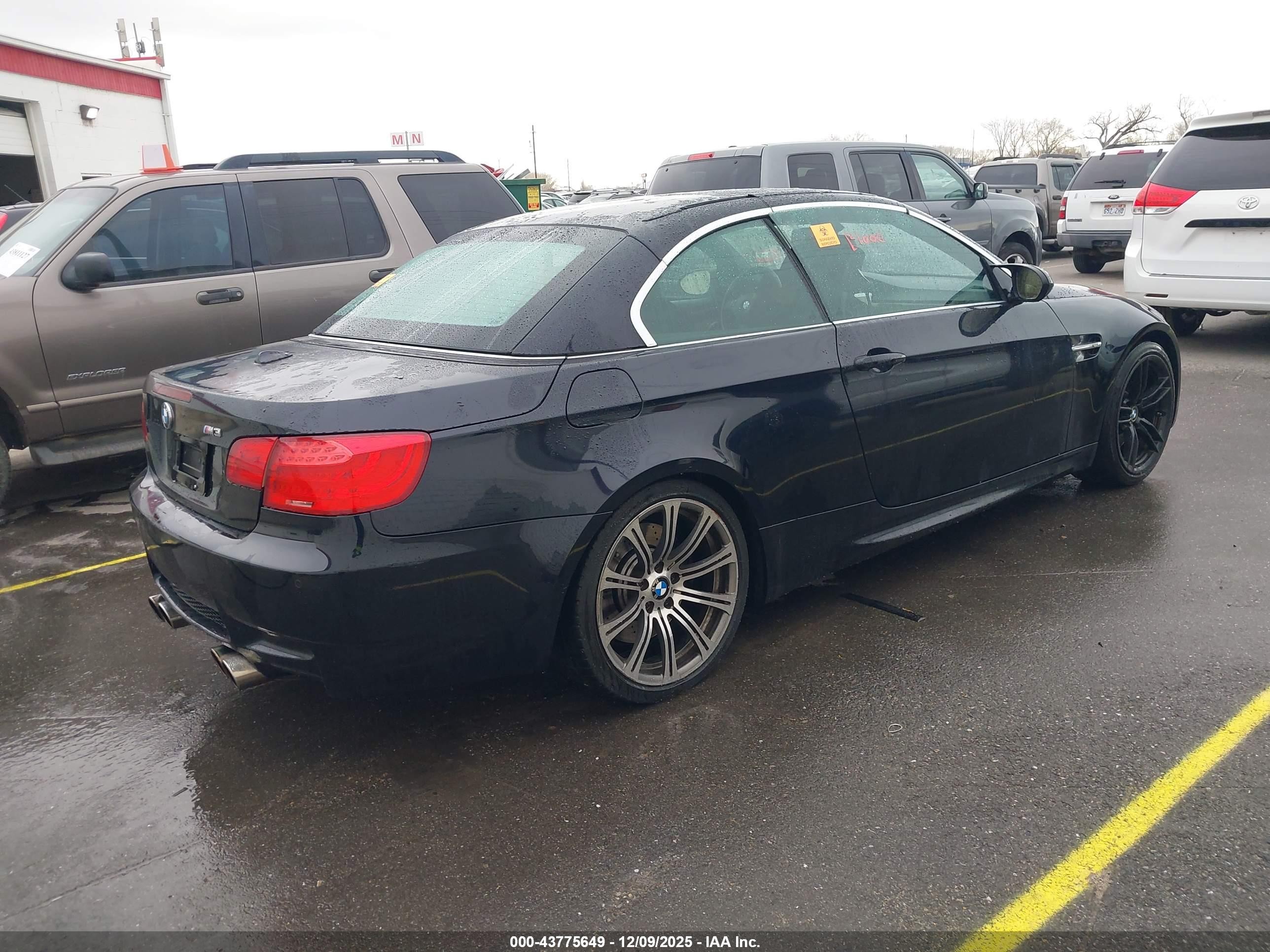 2011 Bmw M3   Black vin: WBSDX9C52BE585199