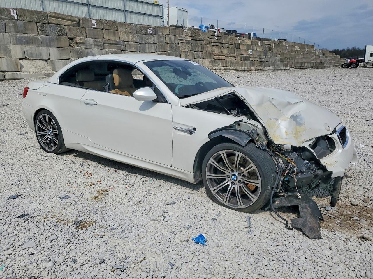 2011 Bmw M3 White vin: WBSDX9C53BE584501
