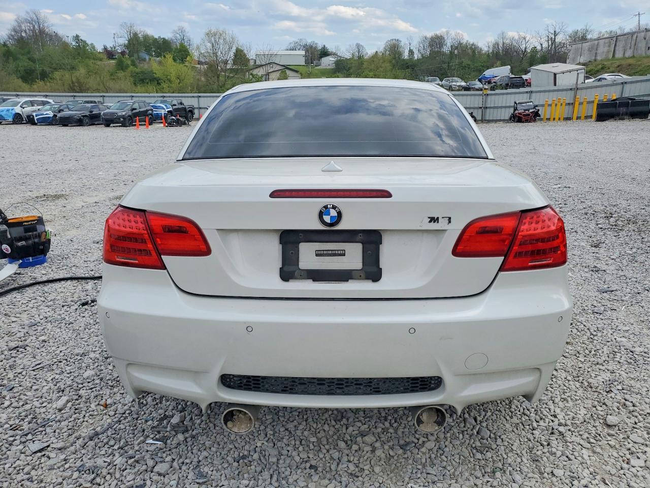 2011 Bmw M3 White vin: WBSDX9C53BE584501