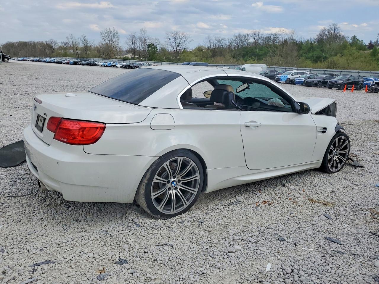 2011 Bmw M3 White vin: WBSDX9C53BE584501
