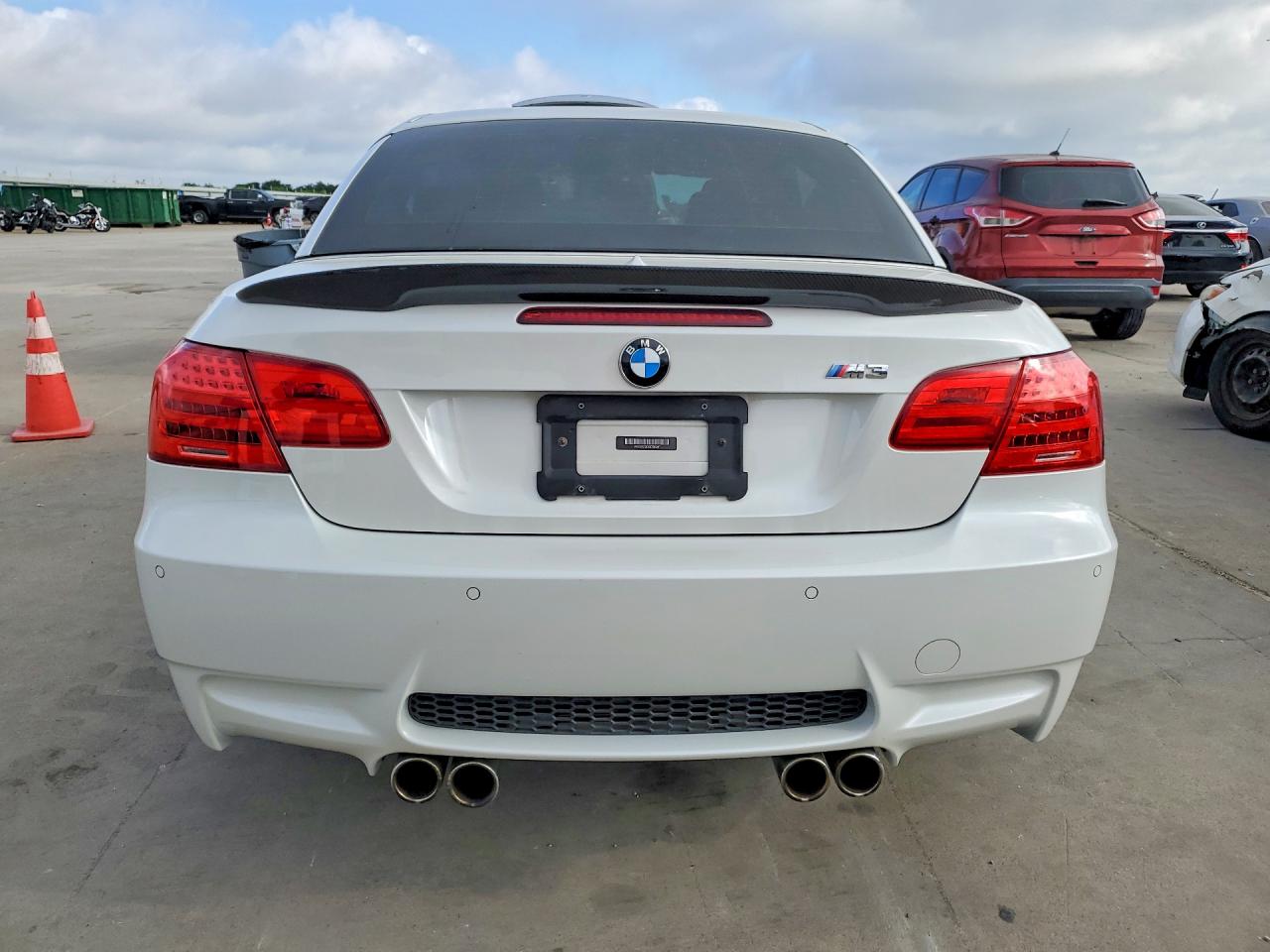 2013 Bmw M3 White vin: WBSDX9C53DE785947