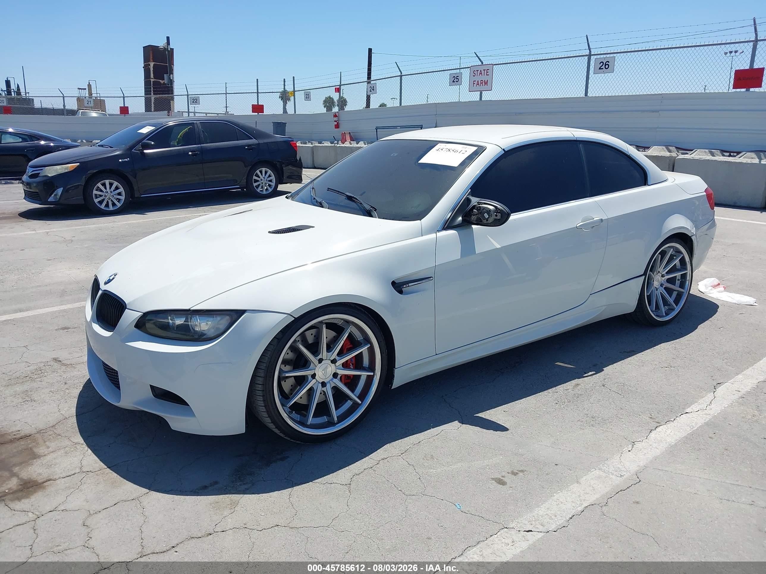 2011 Bmw M3   White vin: WBSDX9C57BE584677