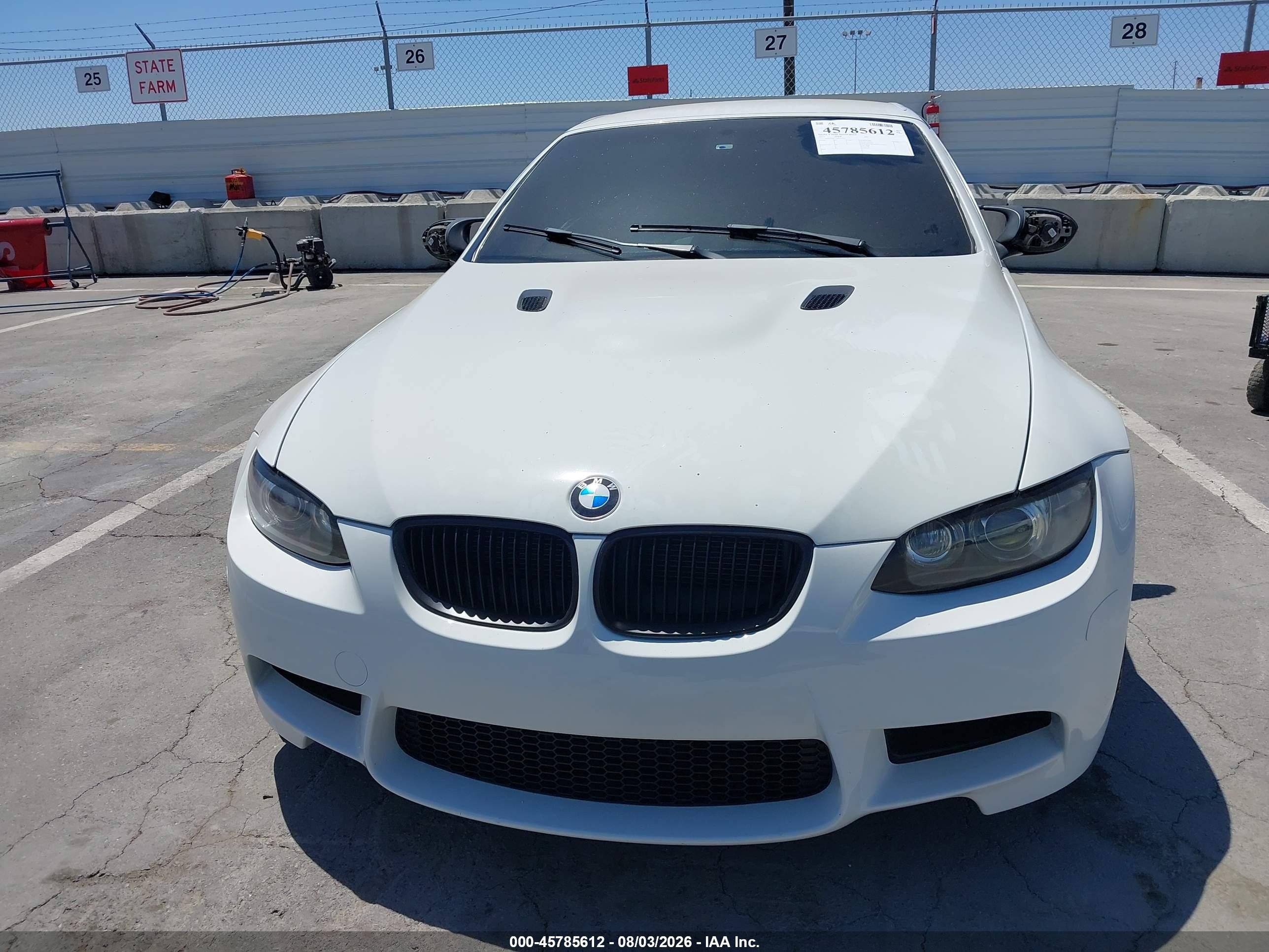 2011 Bmw M3   White vin: WBSDX9C57BE584677