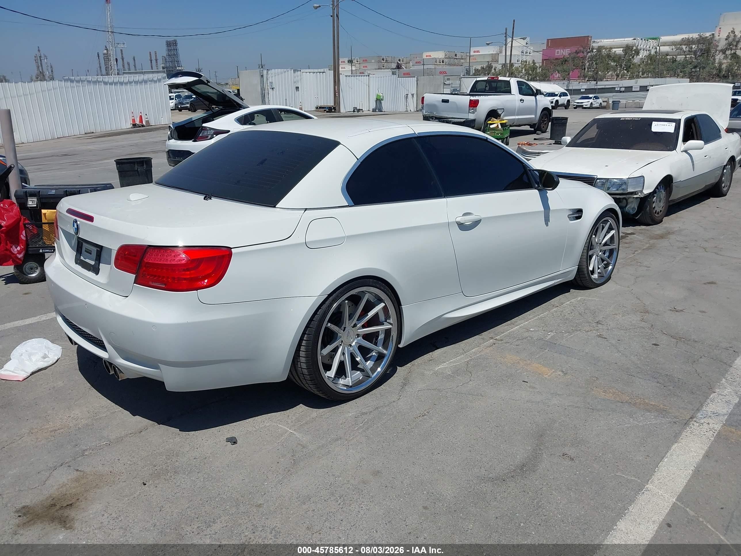 2011 Bmw M3   White vin: WBSDX9C57BE584677