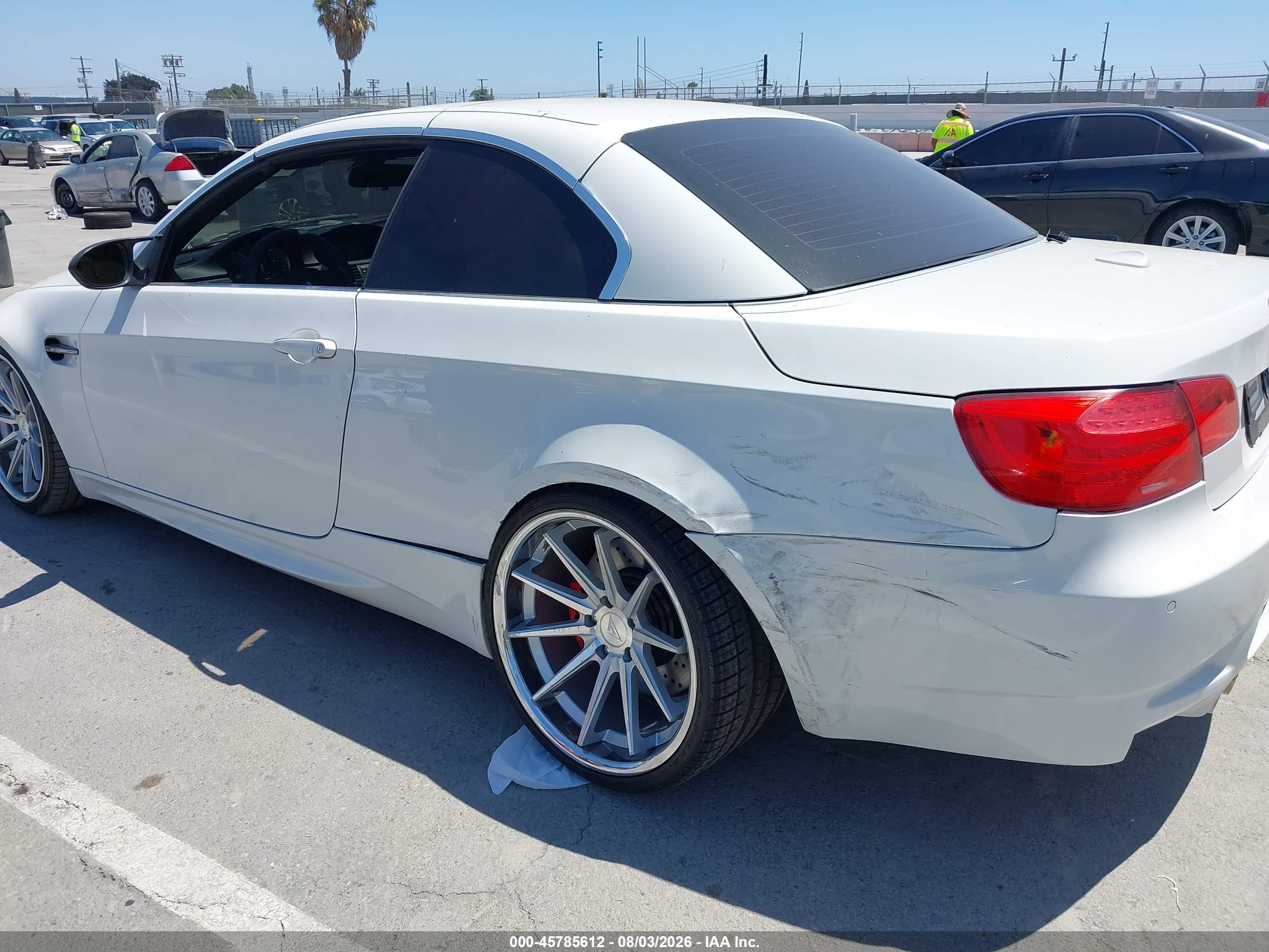 2011 Bmw M3   White vin: WBSDX9C57BE584677