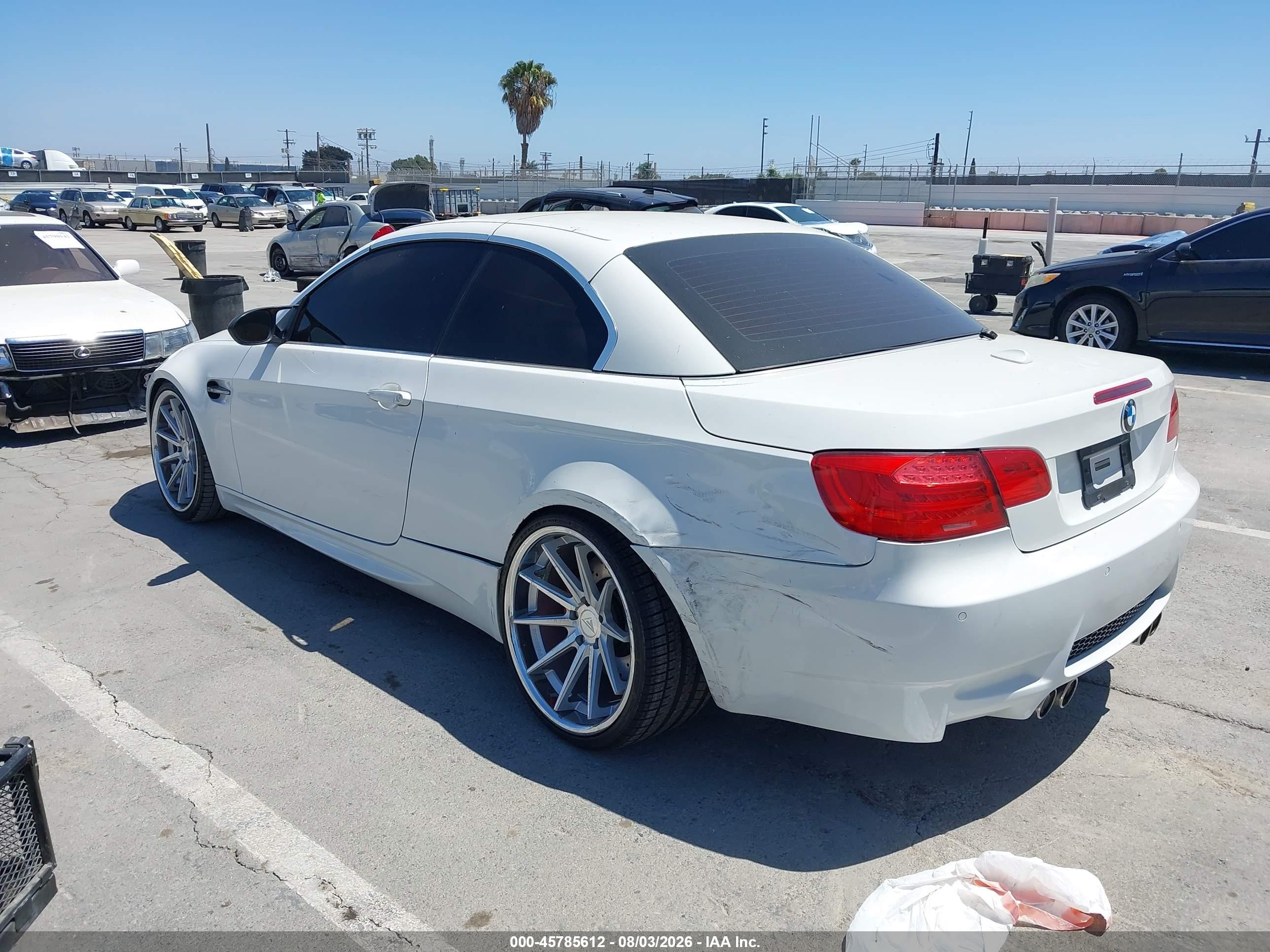 2011 Bmw M3   White vin: WBSDX9C57BE584677