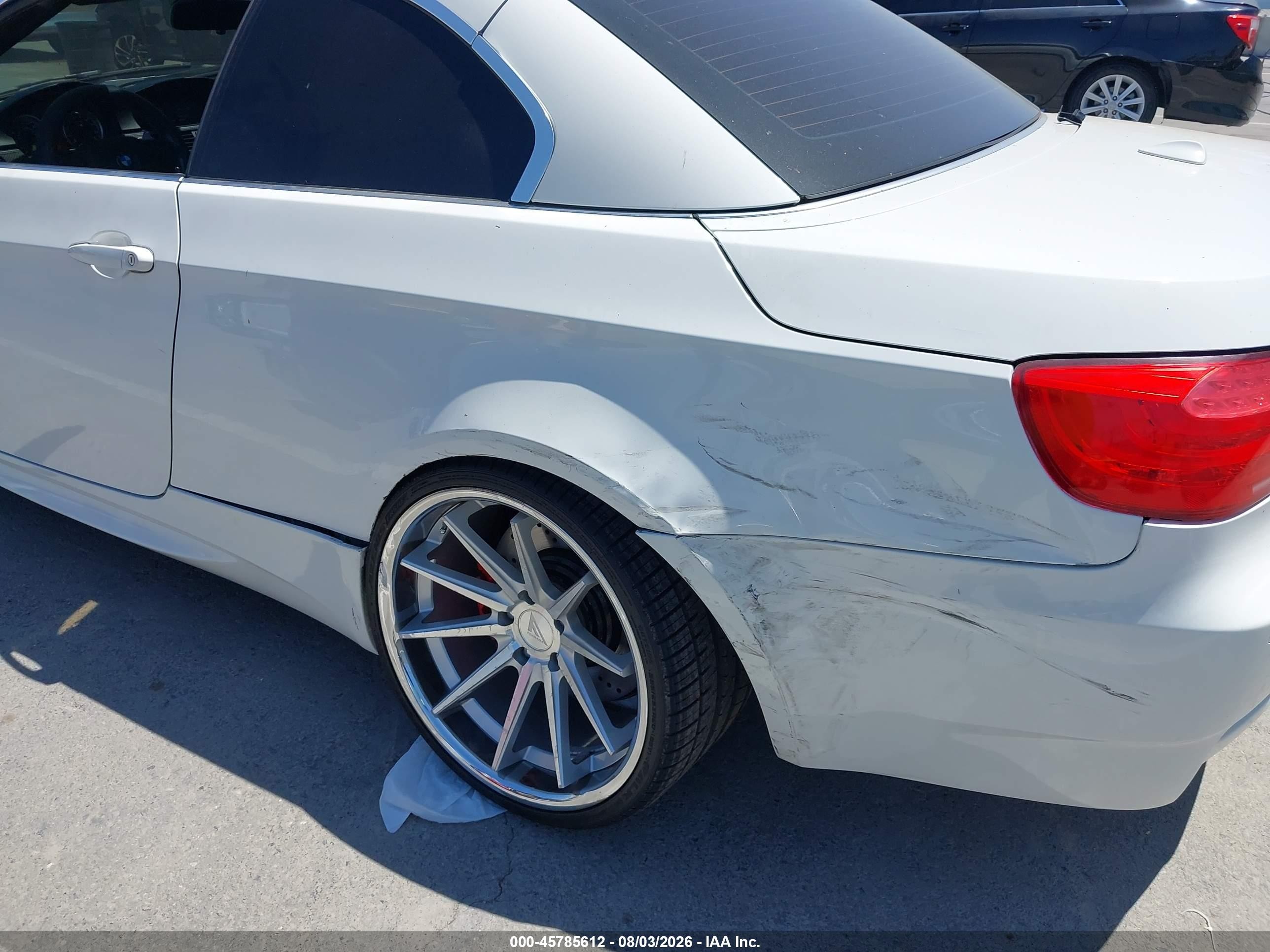 2011 Bmw M3   White vin: WBSDX9C57BE584677