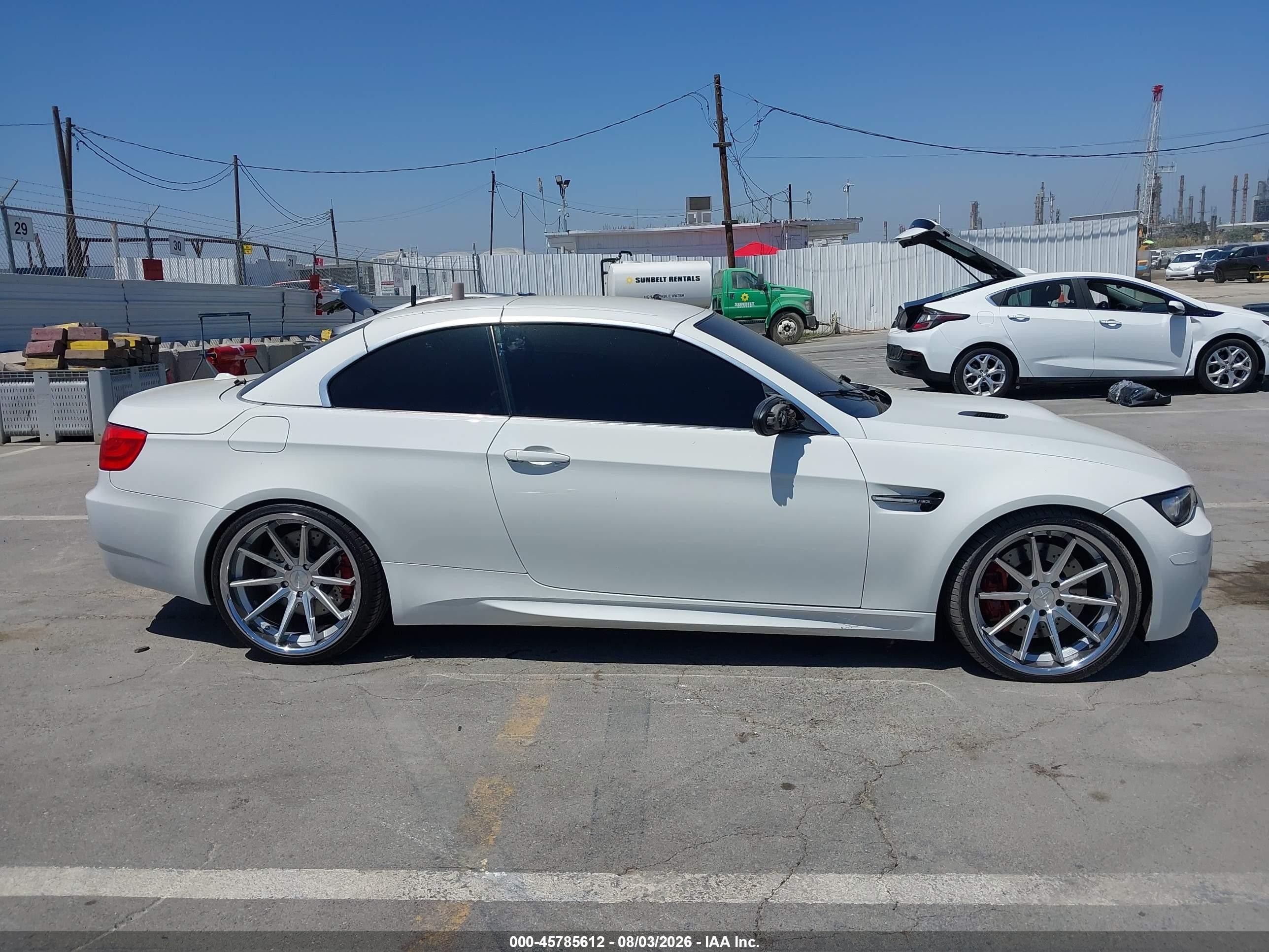 2011 Bmw M3   White vin: WBSDX9C57BE584677