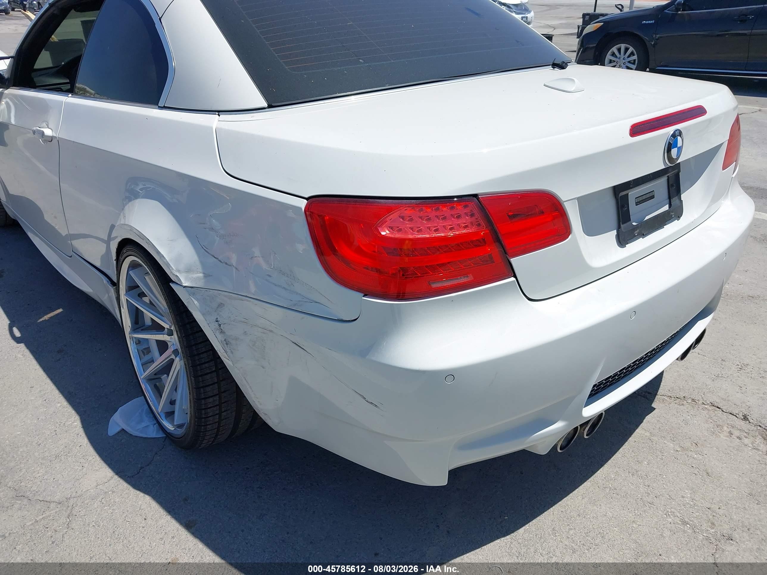 2011 Bmw M3   White vin: WBSDX9C57BE584677