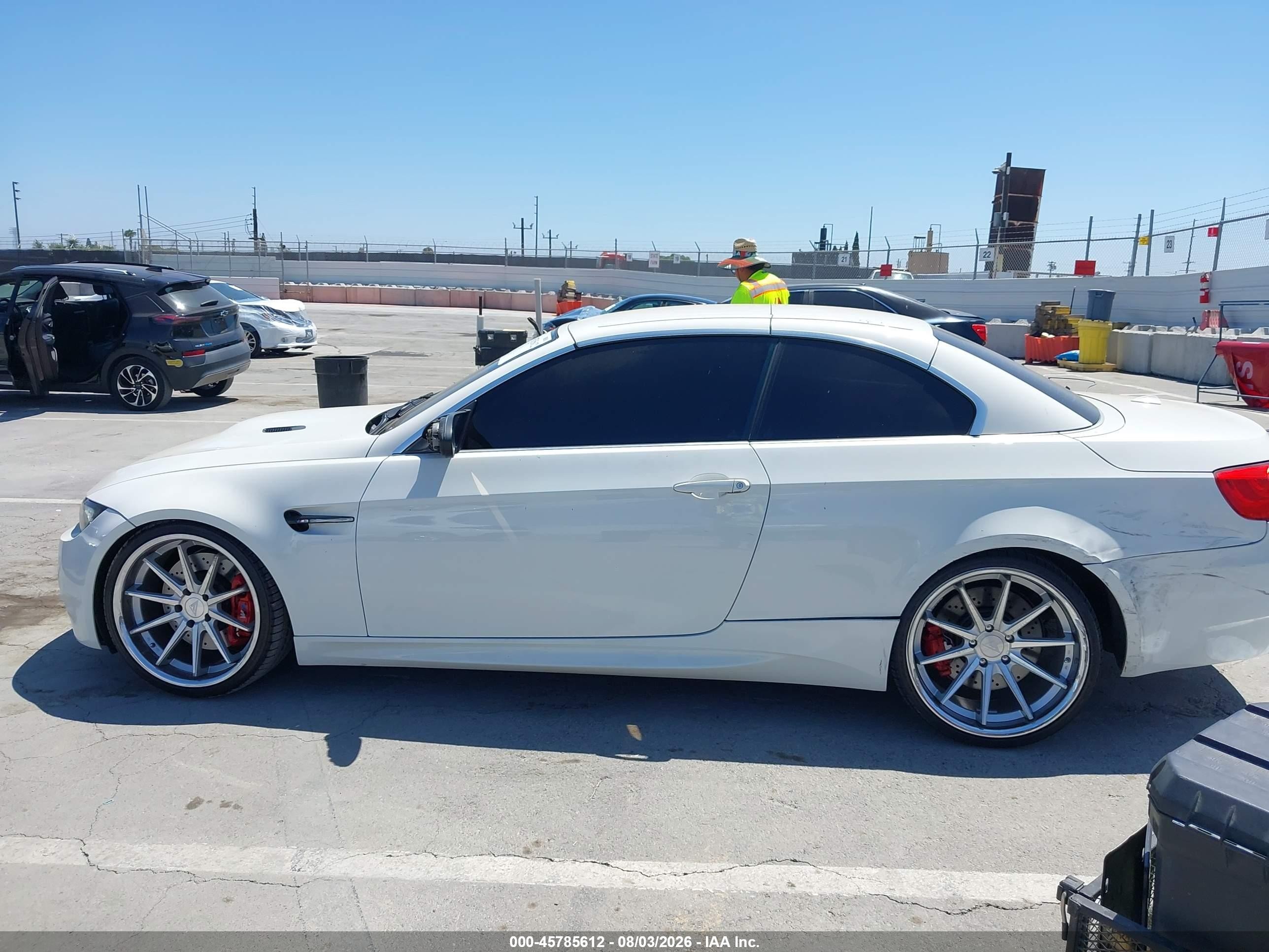 2011 Bmw M3   White vin: WBSDX9C57BE584677