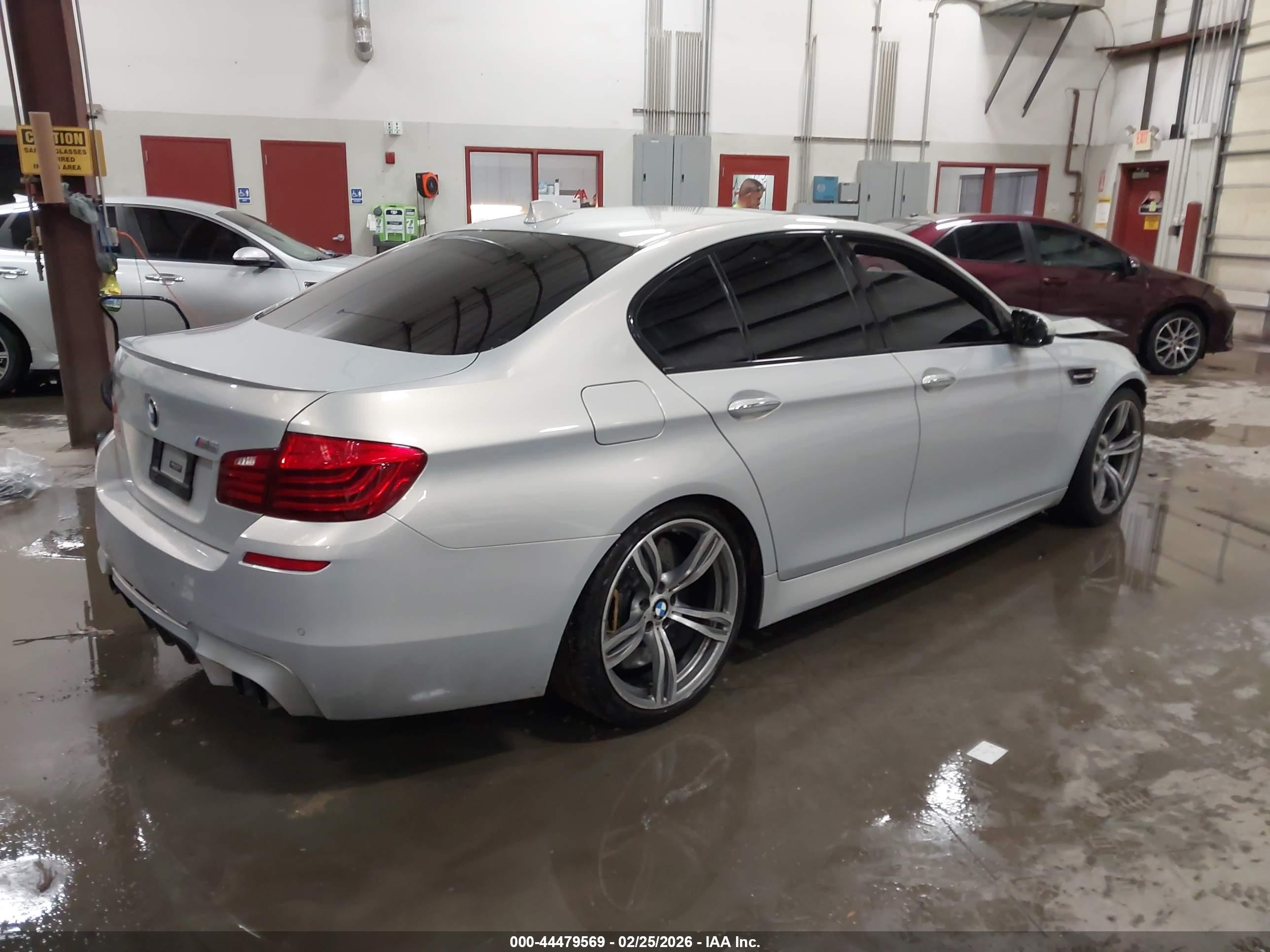 2014 Bmw M5   Silver vin: WBSFV9C51ED593223