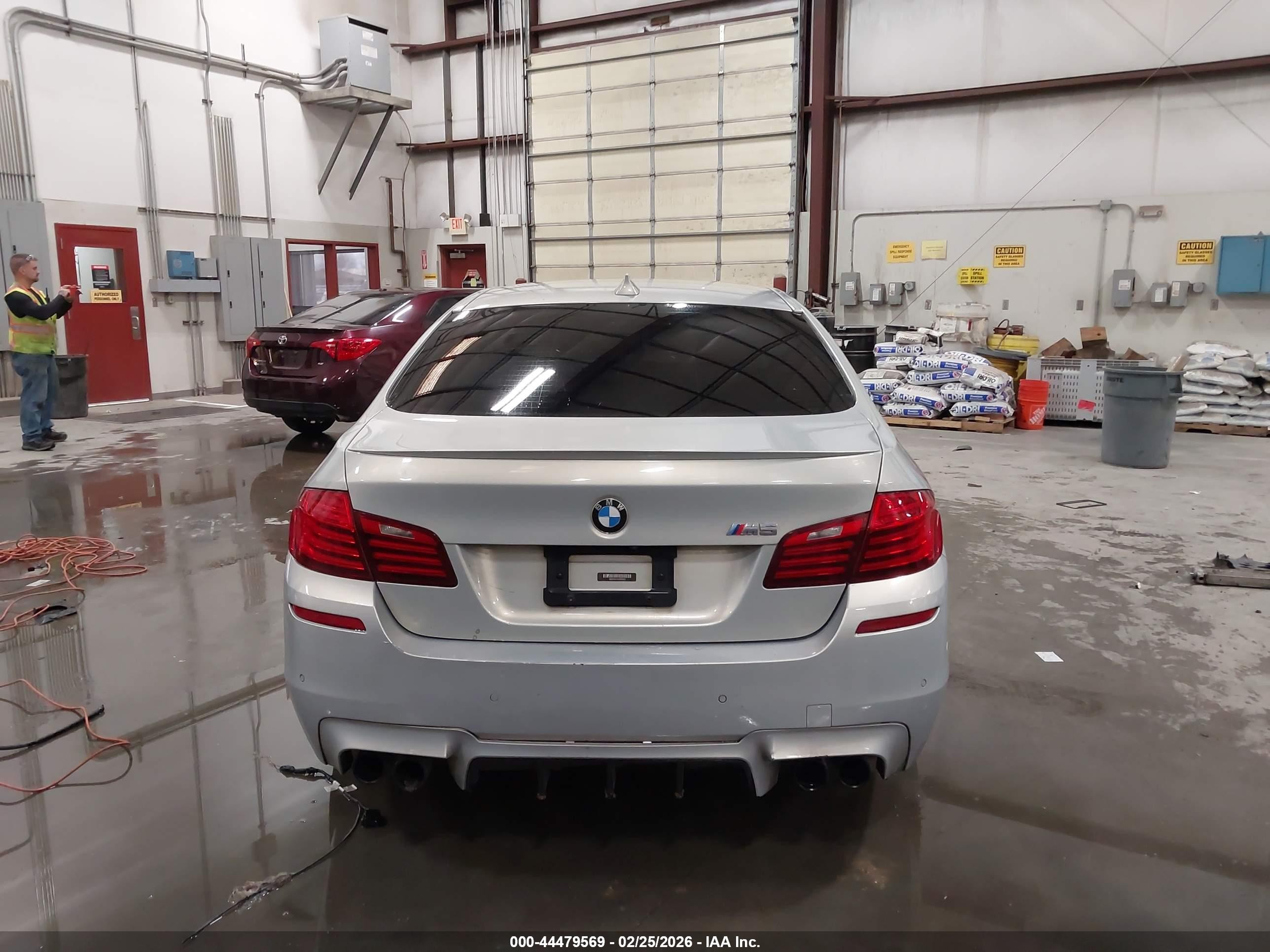 2014 Bmw M5   Silver vin: WBSFV9C51ED593223