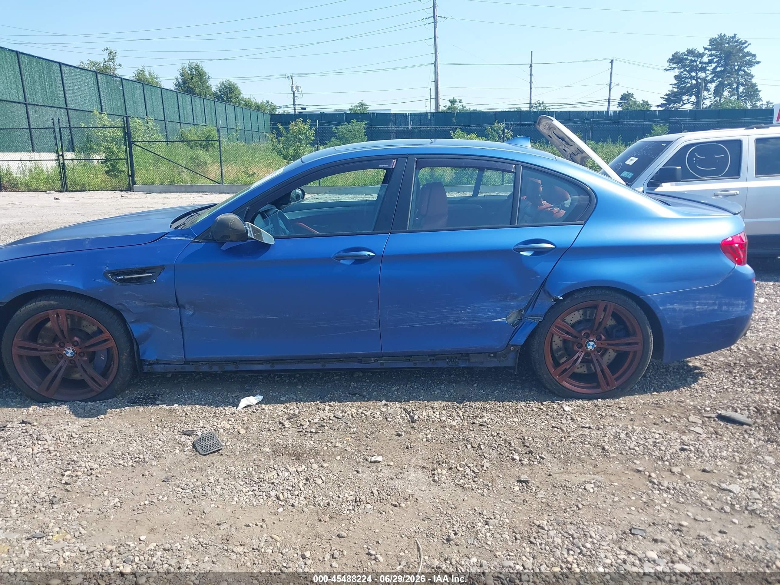 2014 Bmw M5   Blue vin: WBSFV9C51ED593867