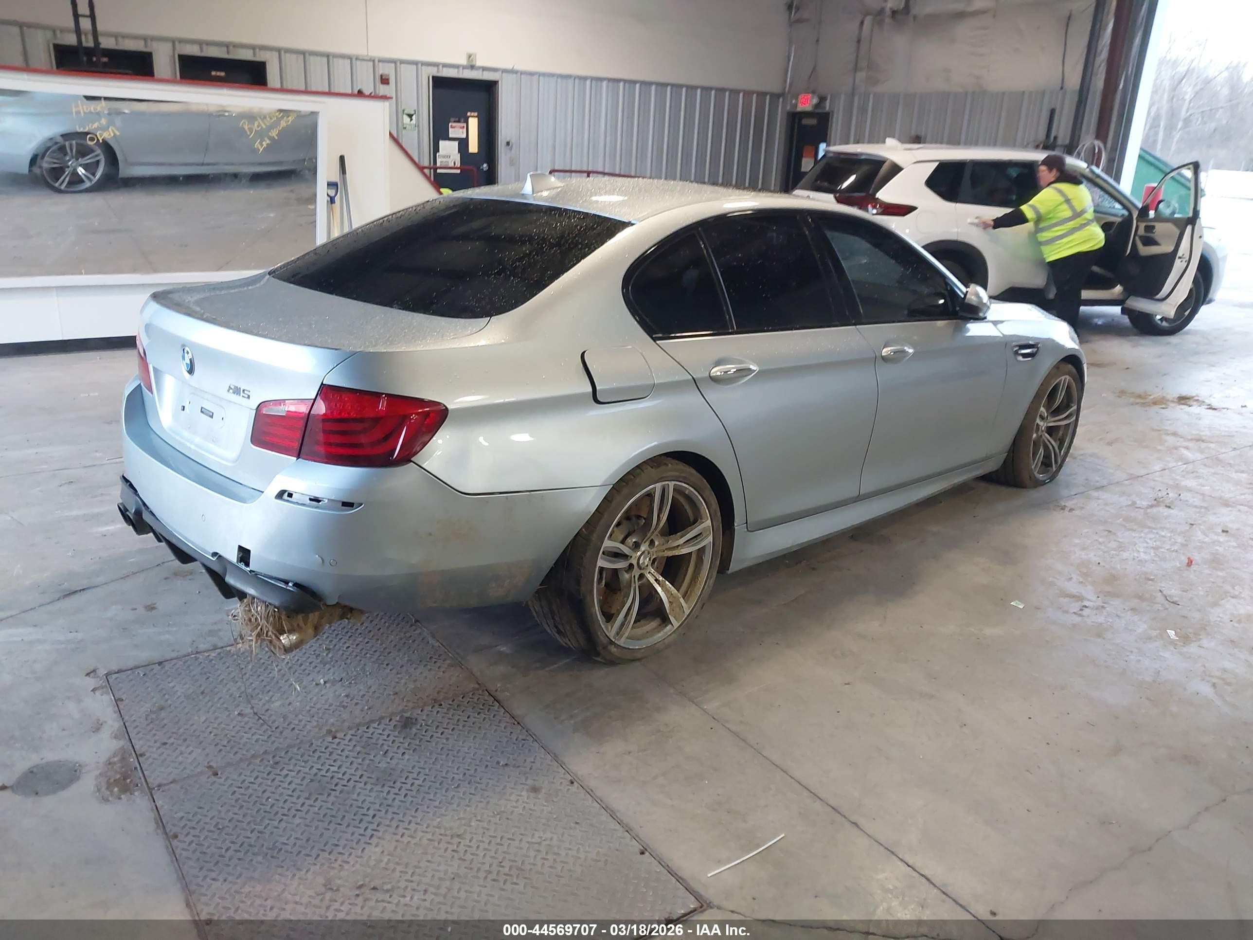 2013 Bmw M5 Silver vin: WBSFV9C53DD096625