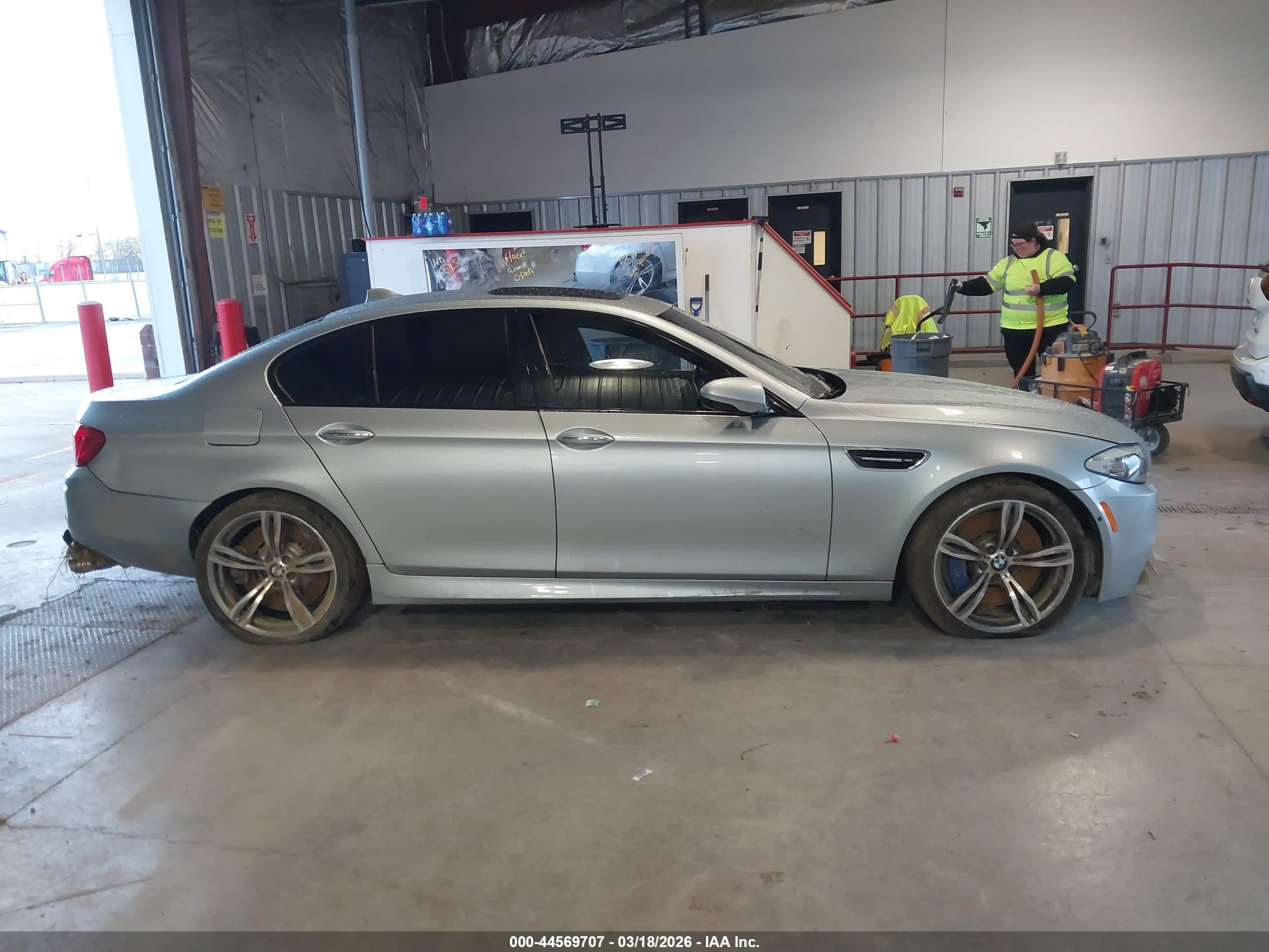2013 Bmw M5 Silver vin: WBSFV9C53DD096625