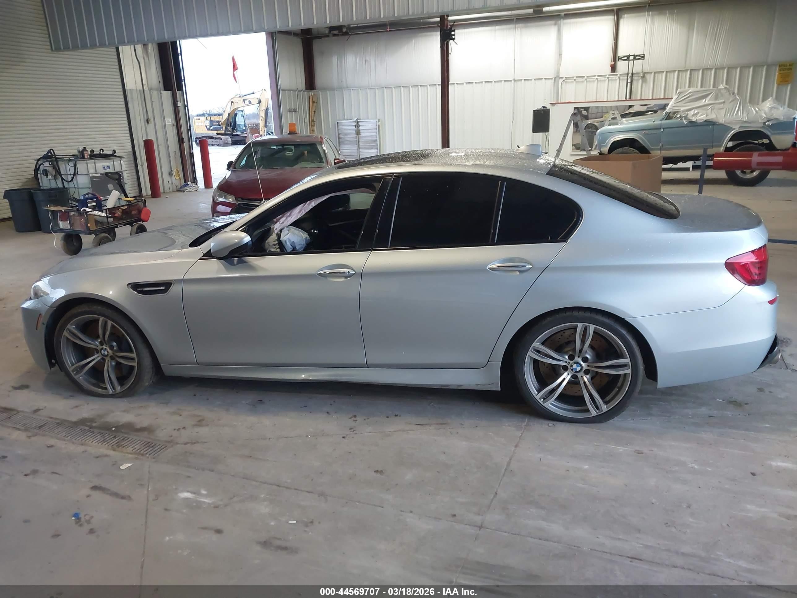 2013 Bmw M5 Silver vin: WBSFV9C53DD096625