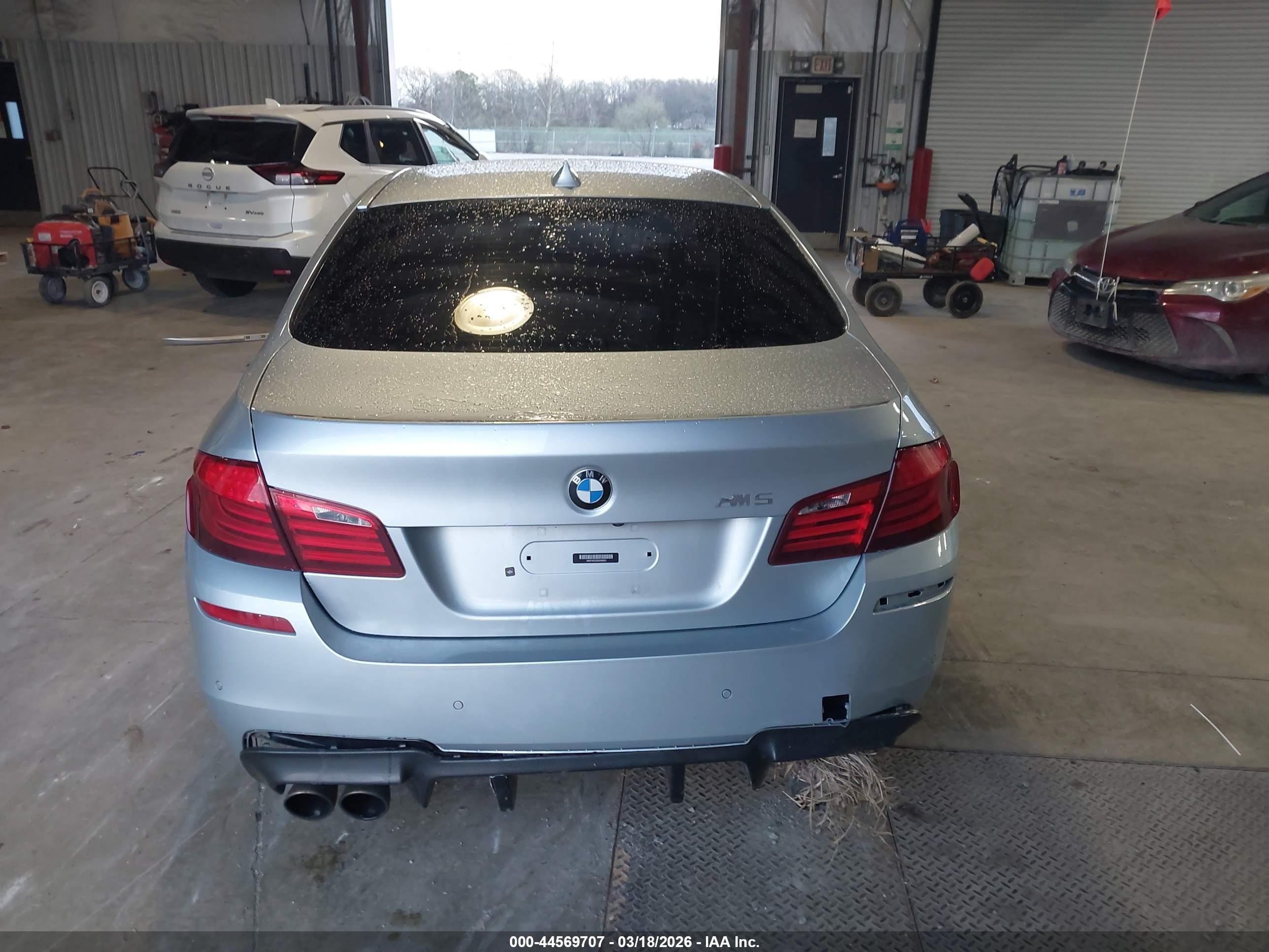 2013 Bmw M5 Silver vin: WBSFV9C53DD096625