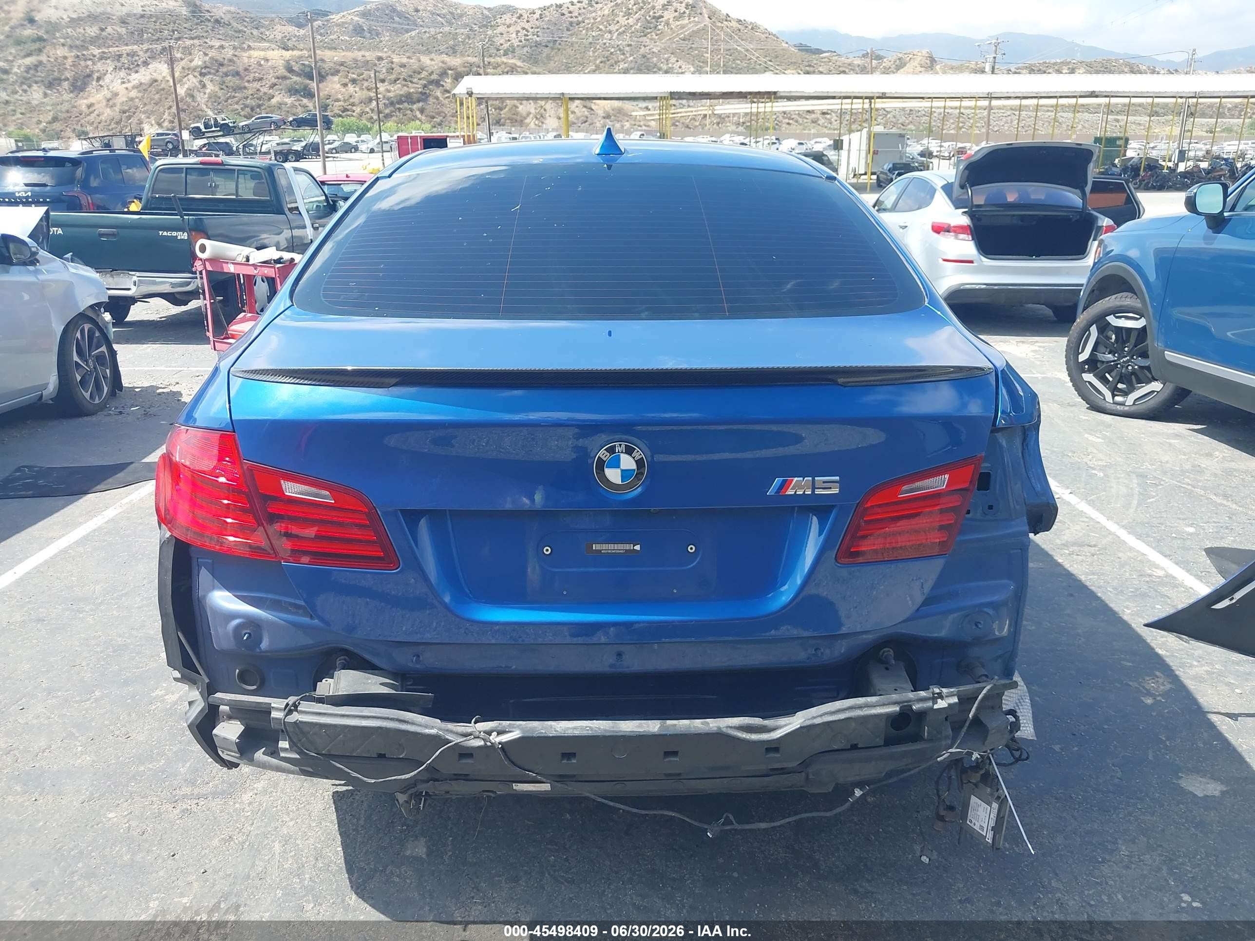 2015 Bmw M5   Blue vin: WBSFV9C54FD594657