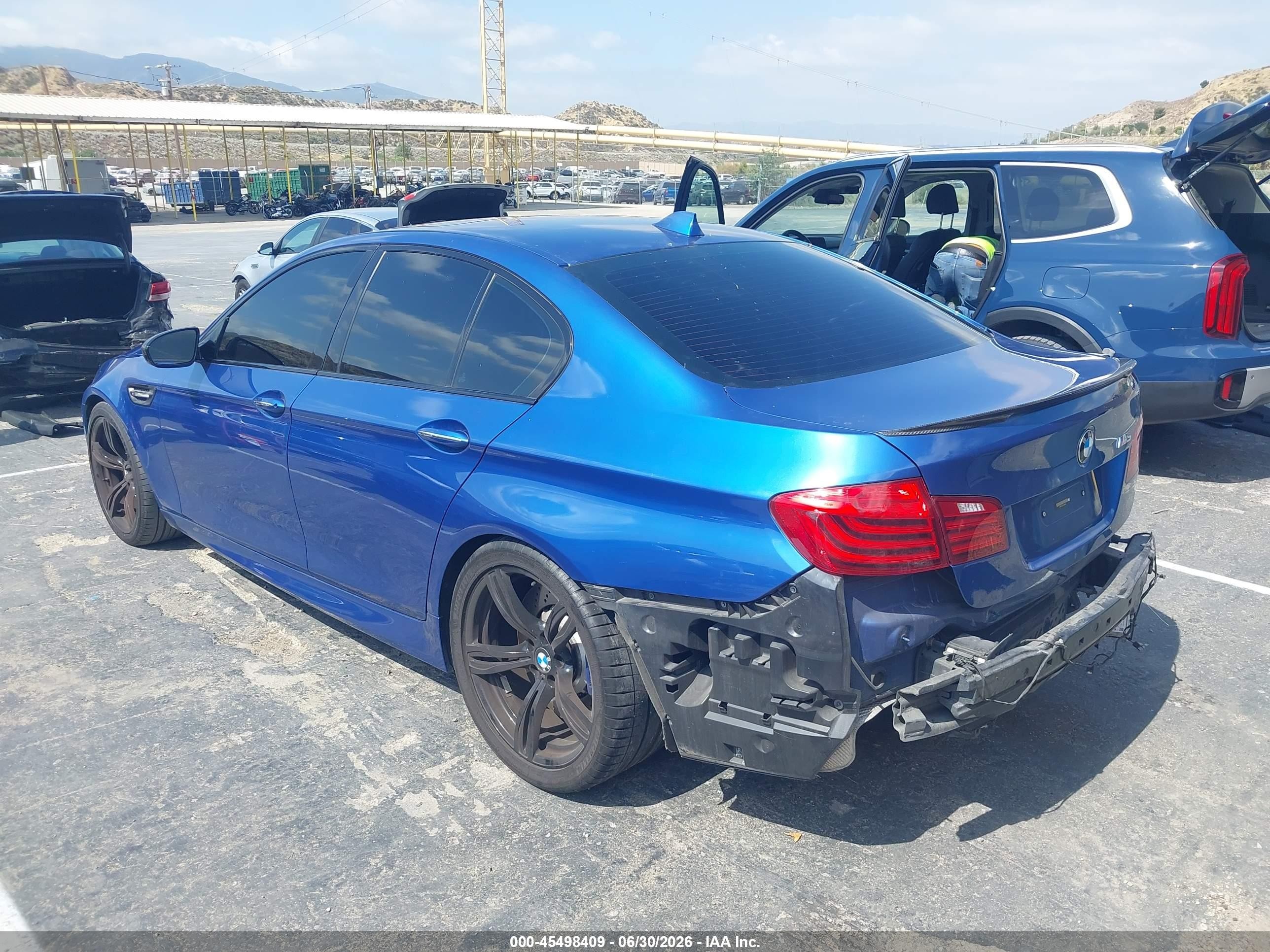 2015 Bmw M5   Blue vin: WBSFV9C54FD594657