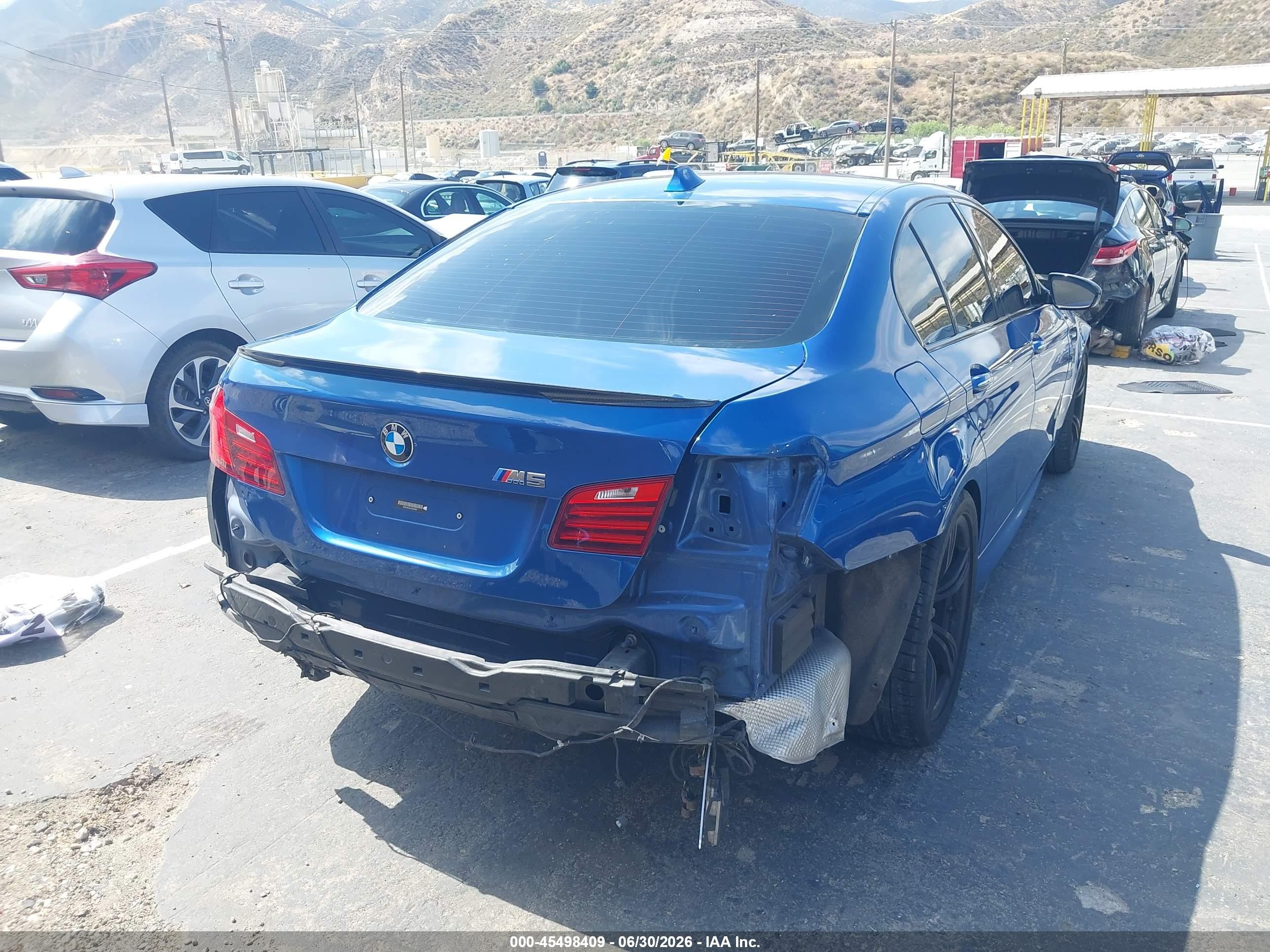 2015 Bmw M5   Blue vin: WBSFV9C54FD594657