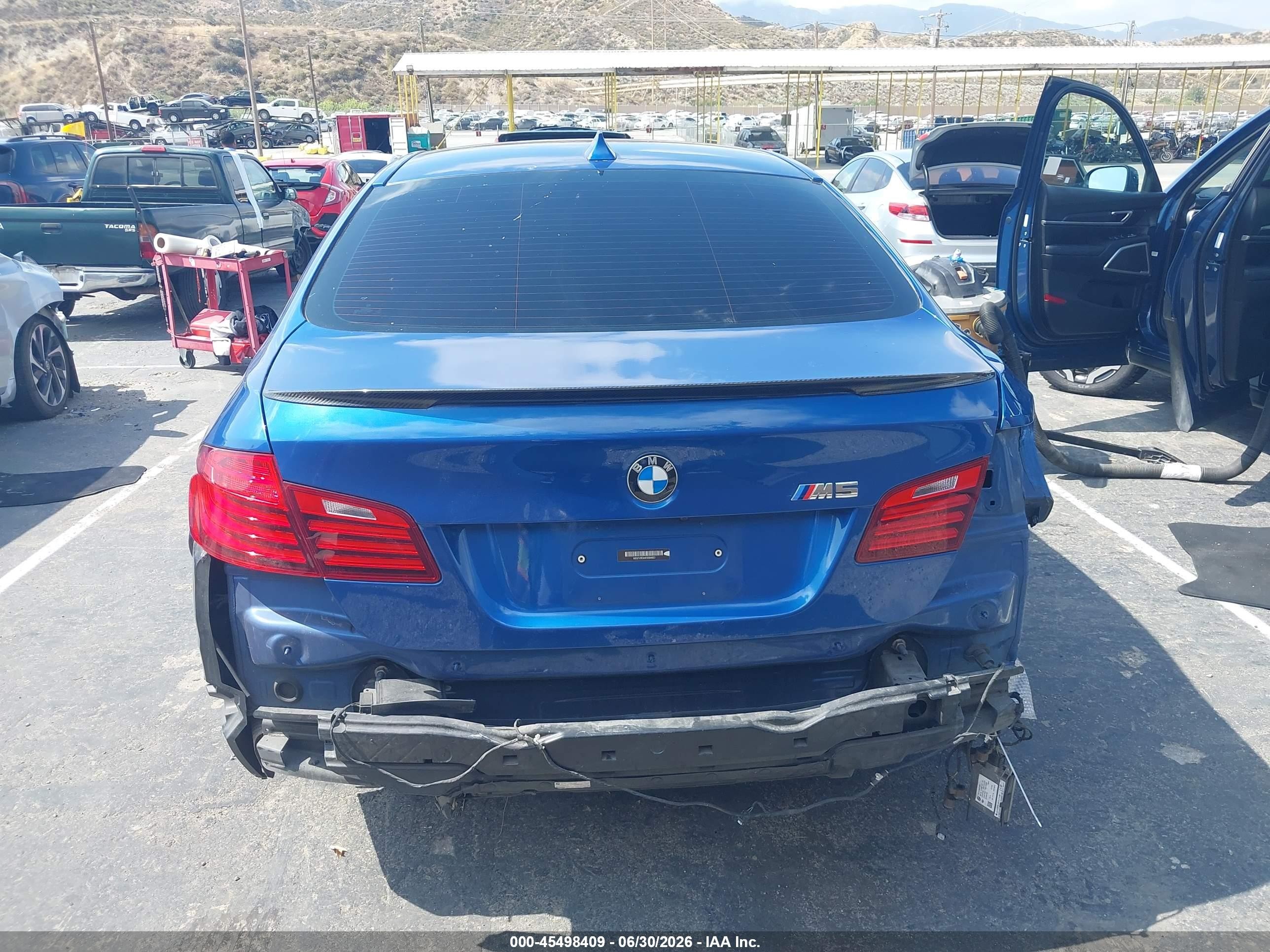 2015 Bmw M5   Blue vin: WBSFV9C54FD594657
