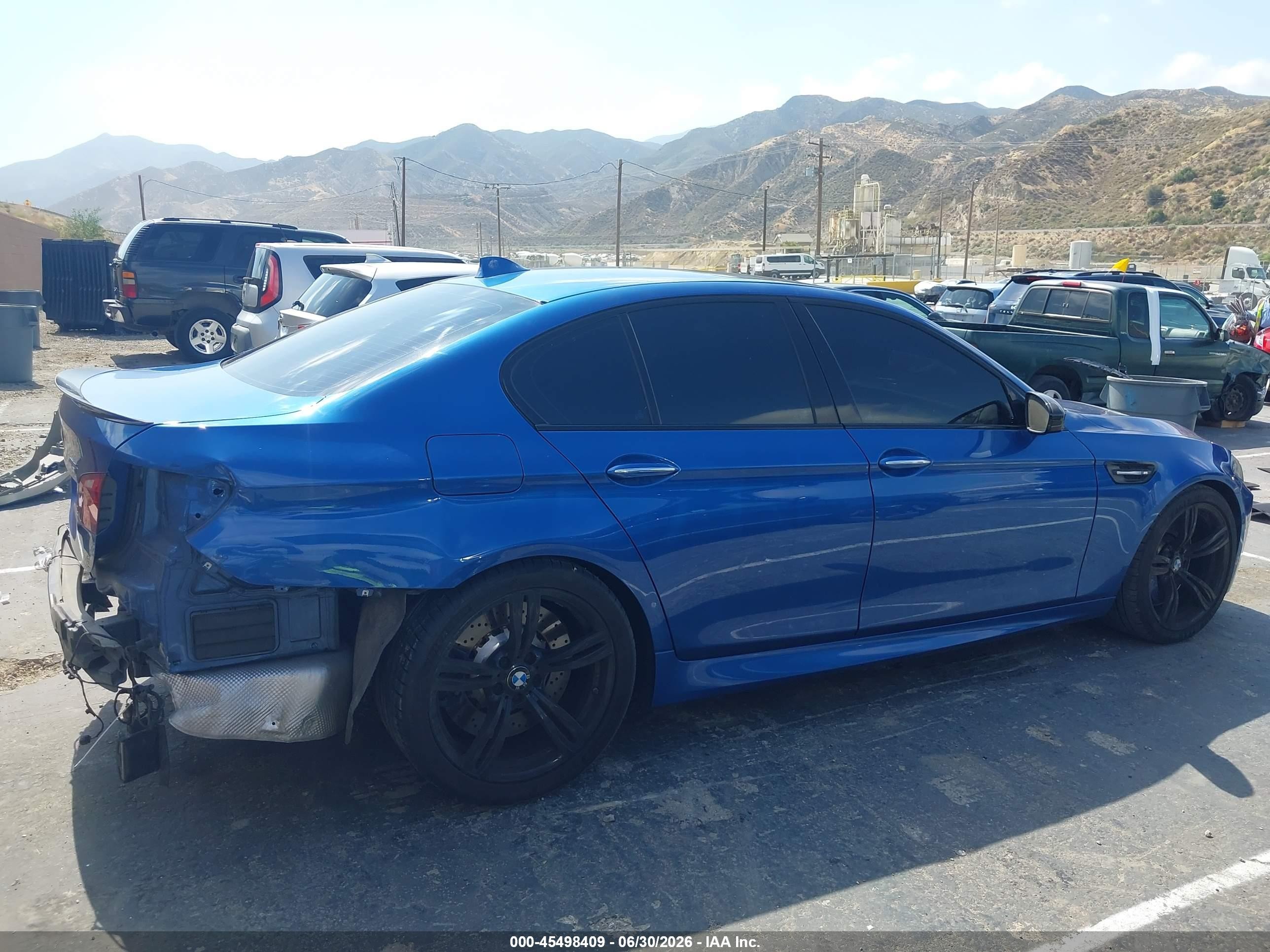 2015 Bmw M5   Blue vin: WBSFV9C54FD594657
