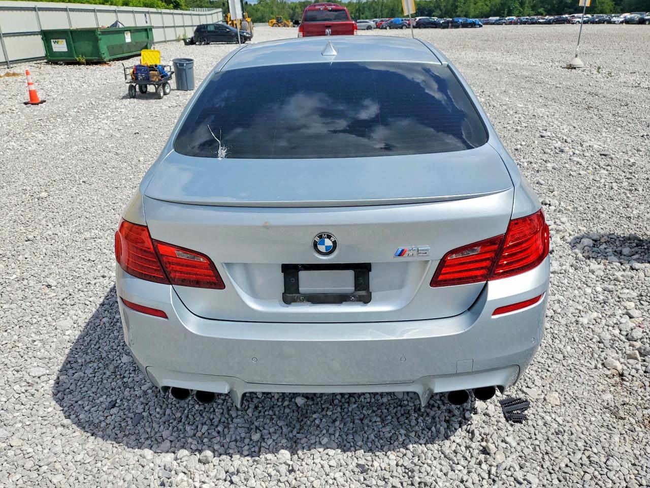 2015 Bmw M5 Silver vin: WBSFV9C56FD594322