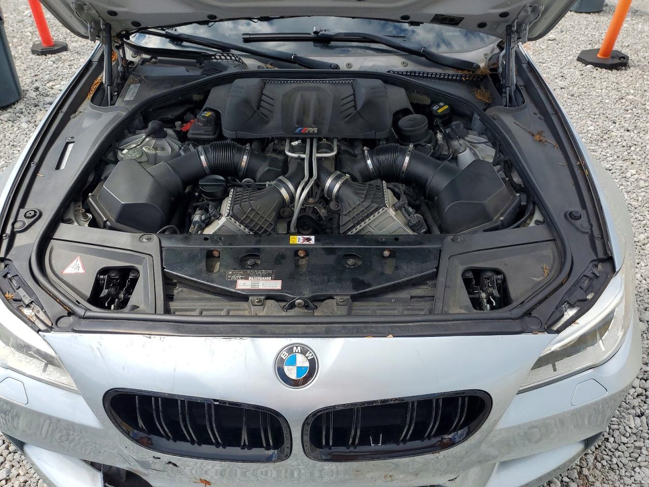 2015 Bmw M5 Silver vin: WBSFV9C56FD594322