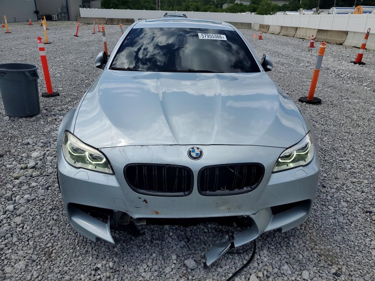 2015 Bmw M5 Silver vin: WBSFV9C56FD594322