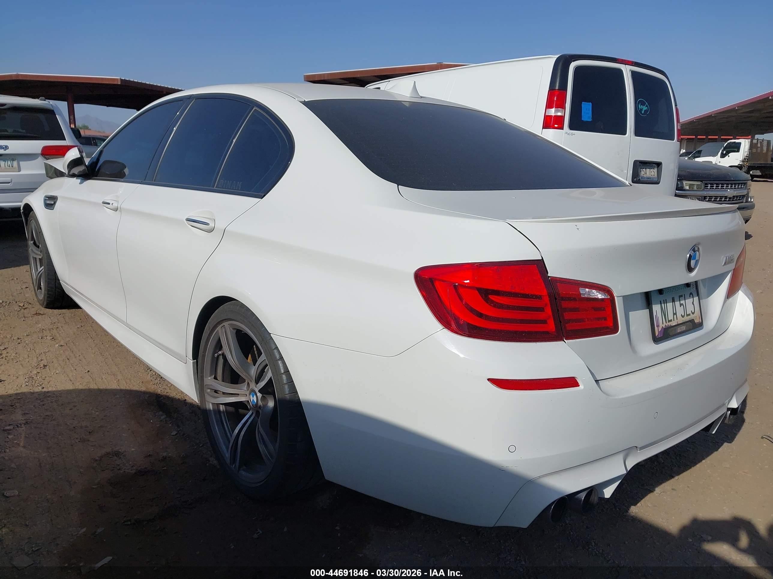 2013 Bmw M5   White vin: WBSFV9C57DD096952