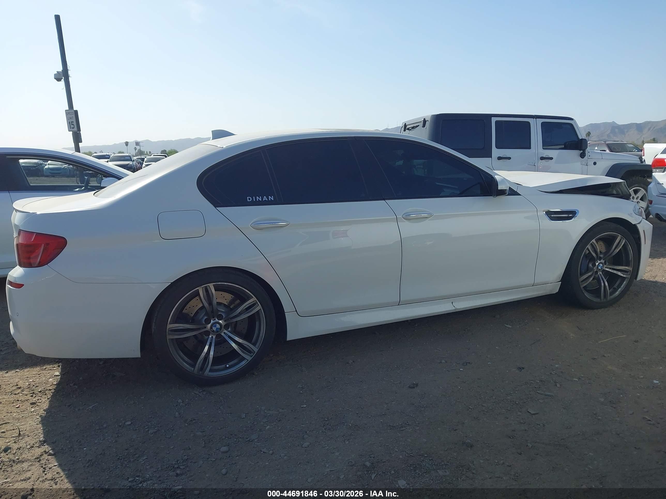 2013 Bmw M5   White vin: WBSFV9C57DD096952