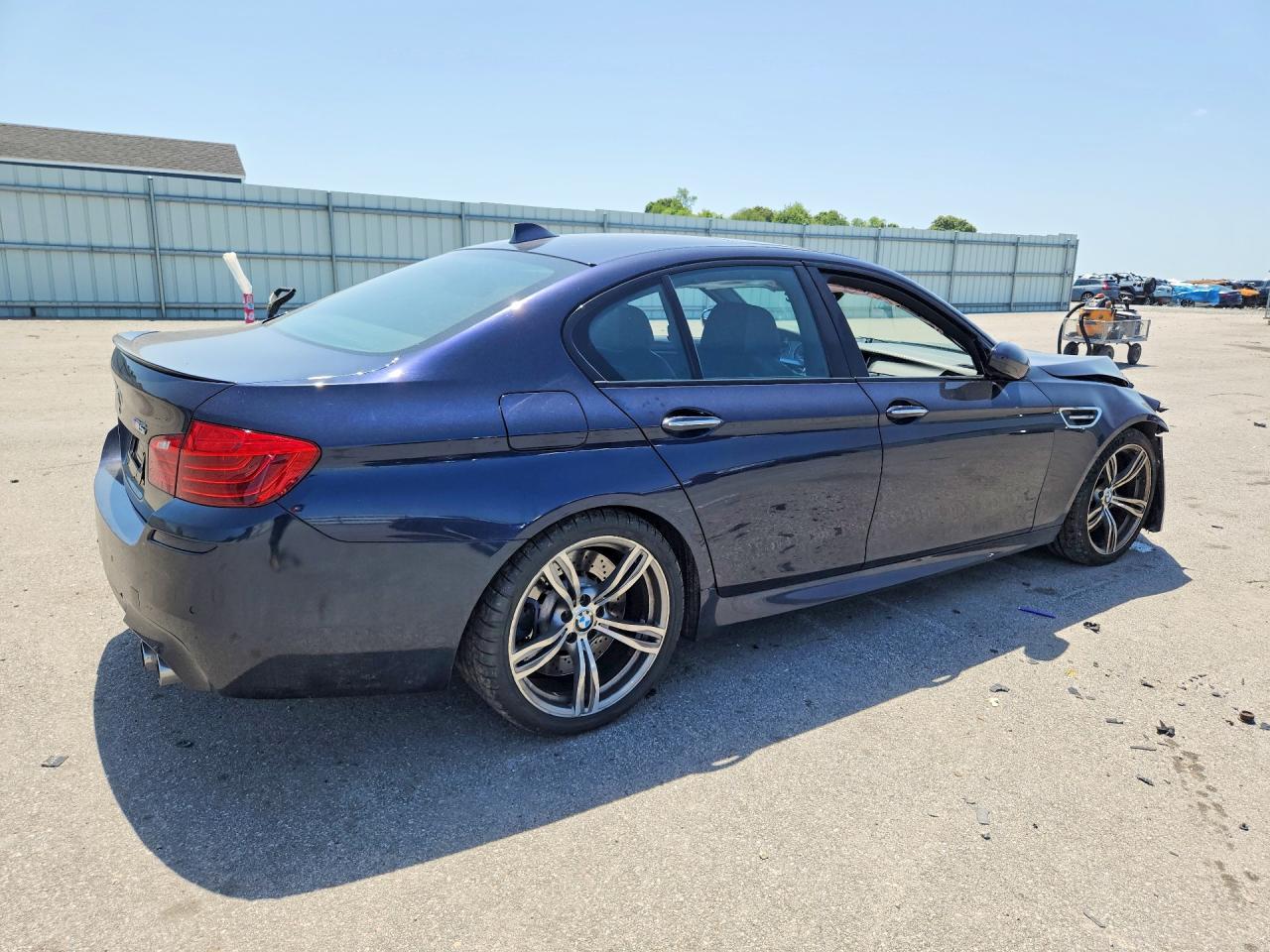 2014 Bmw M5 Blue vin: WBSFV9C57ED097469