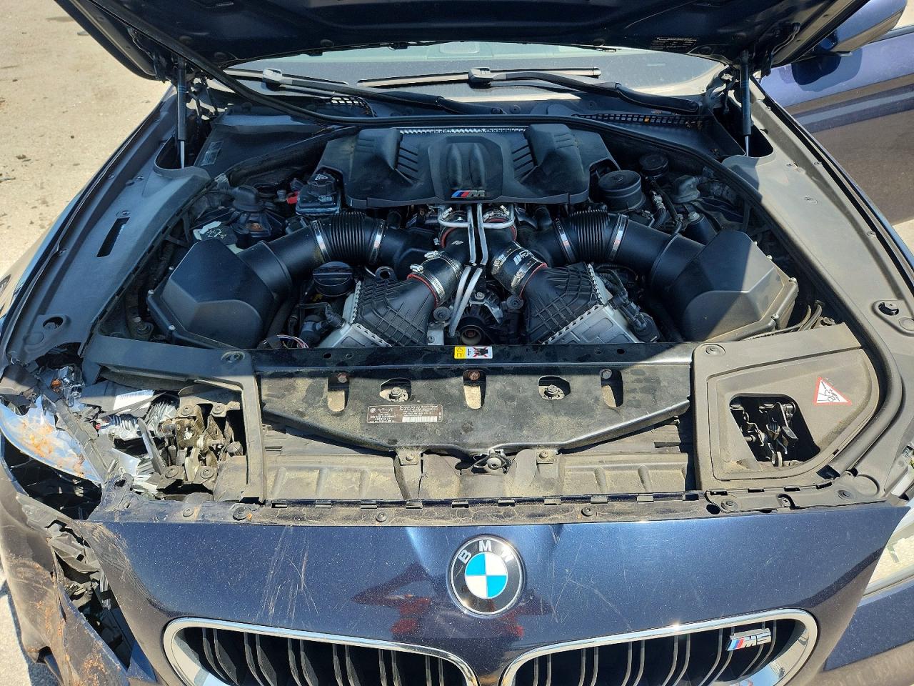 2014 Bmw M5 Blue vin: WBSFV9C57ED097469