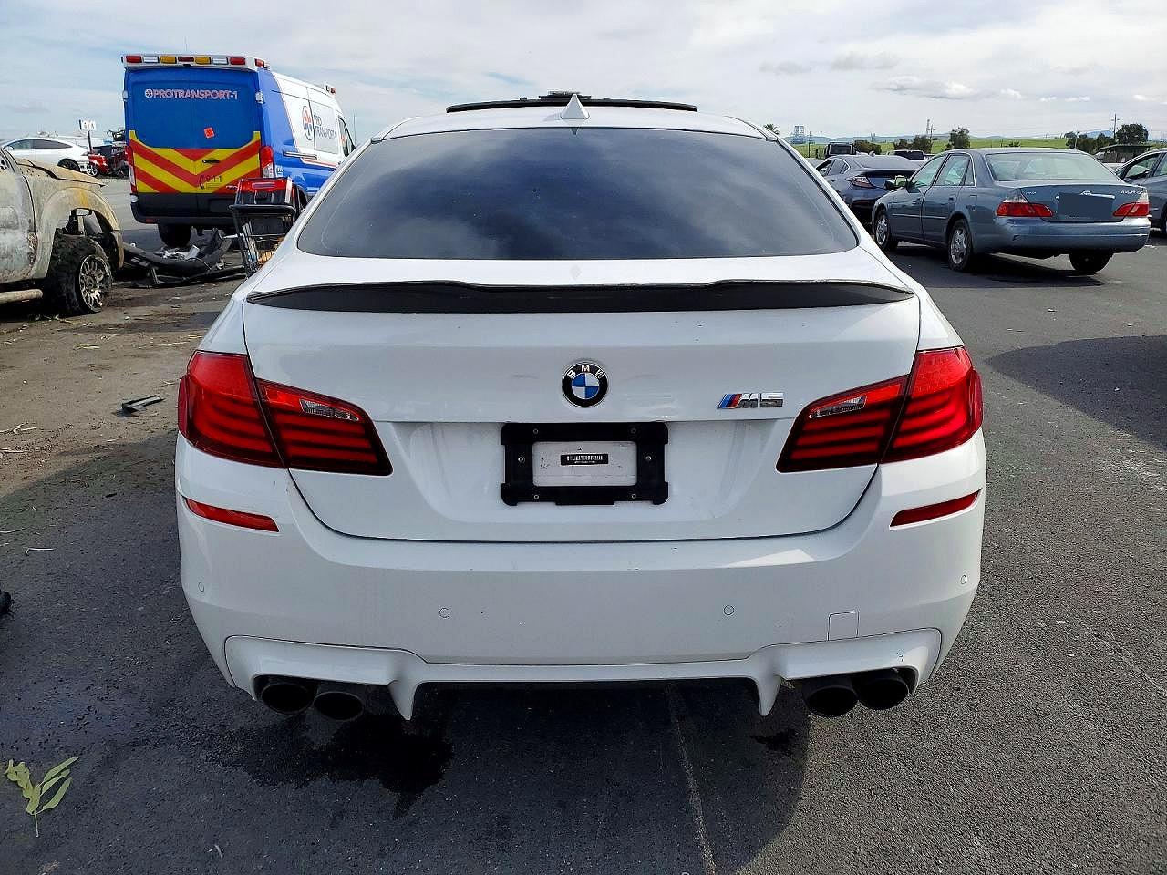 2013 Bmw Motorrad M5 White vin: WBSFV9C58DC773304