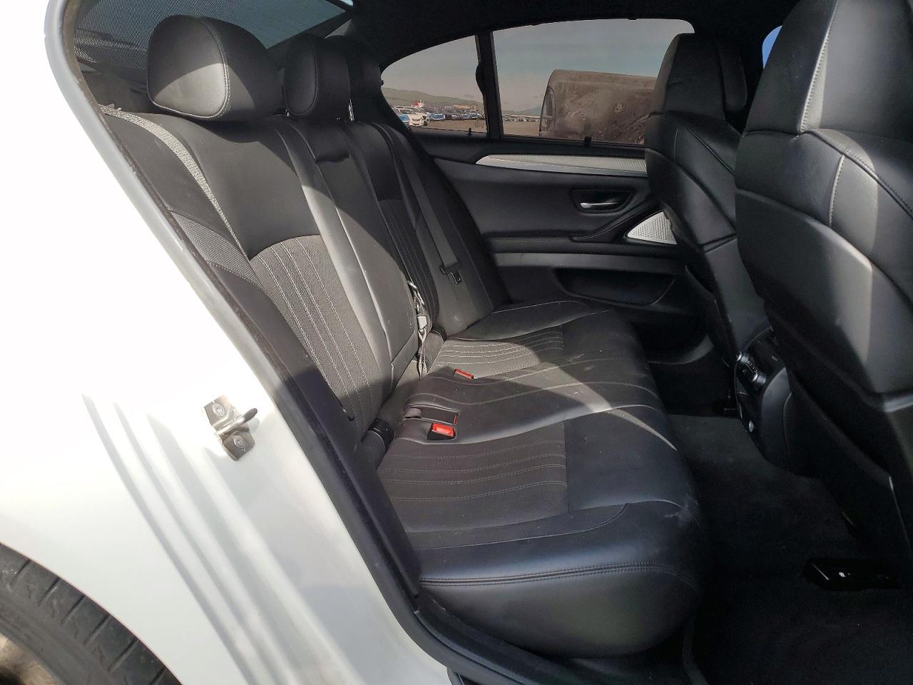 2013 Bmw Motorrad M5 White vin: WBSFV9C58DC773304