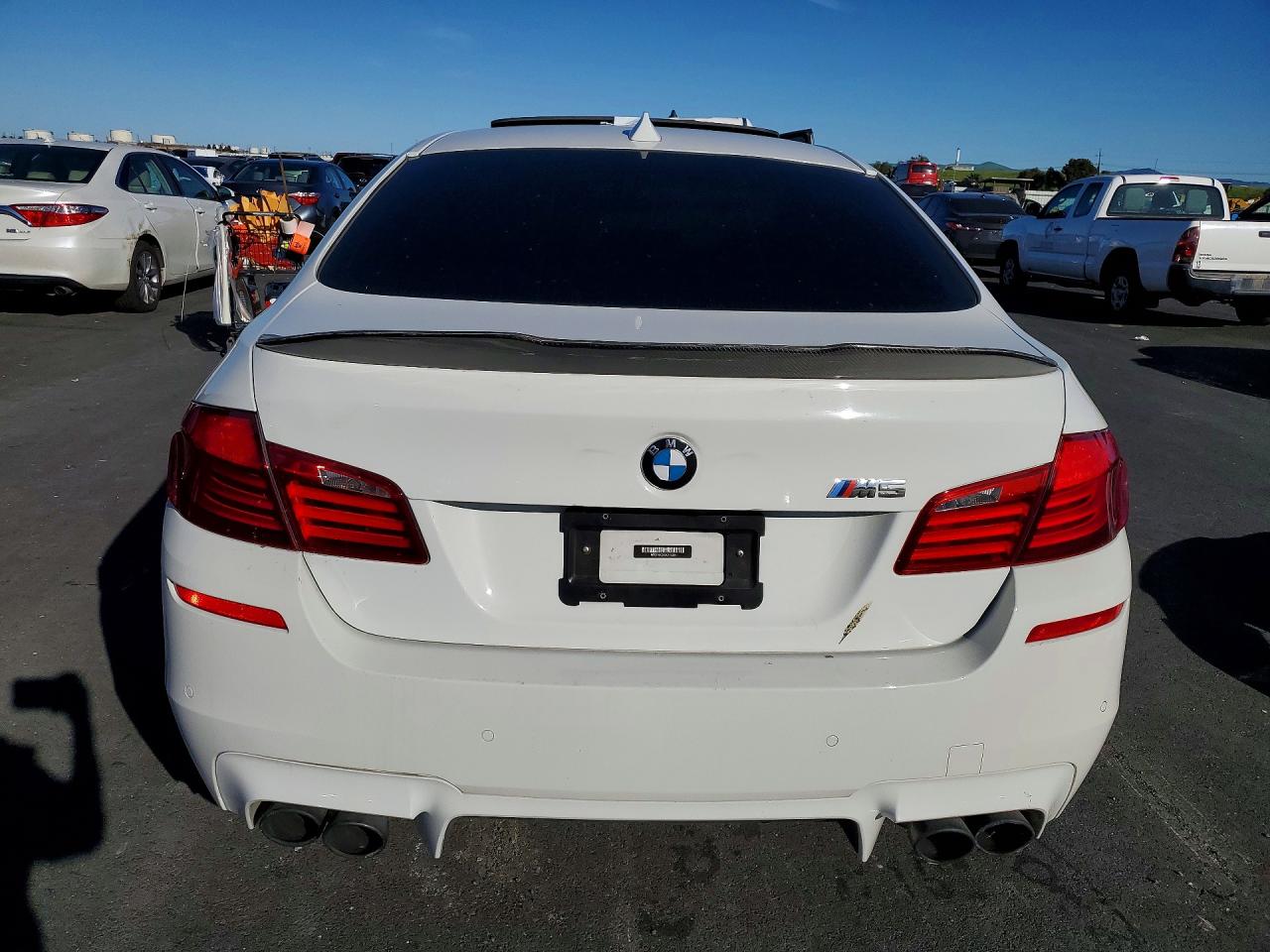 2013 Bmw M5 Белый vin: WBSFV9C58DC773304