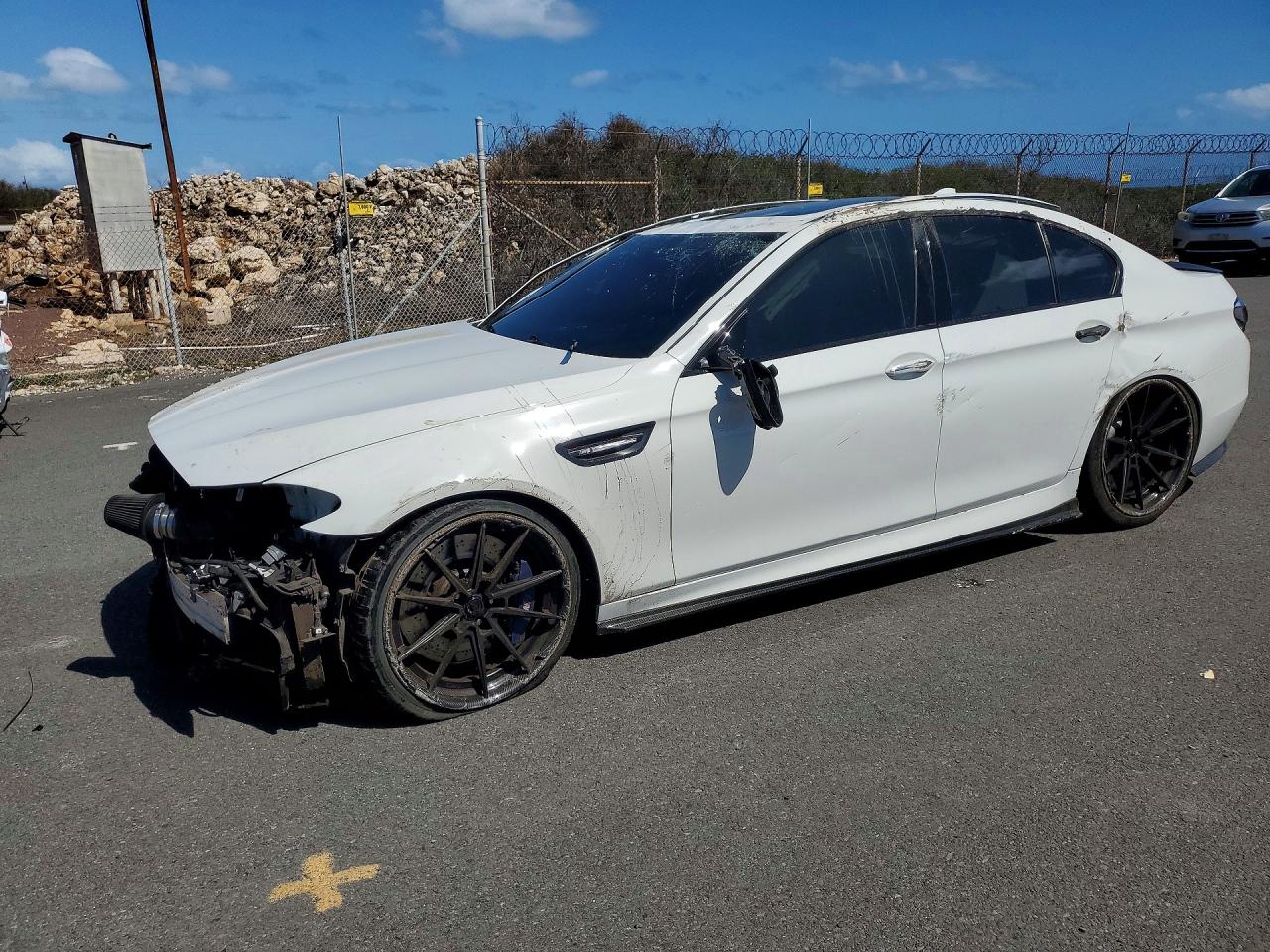 2013 Bmw Motorrad M5 White vin: WBSFV9C58DD096104