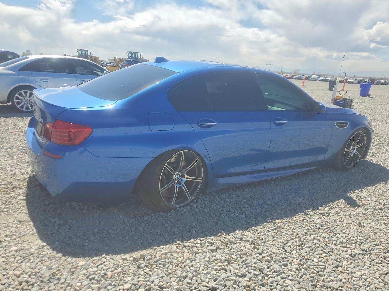 2014 Bmw M5 Blue vin: WBSFV9C58ED593283