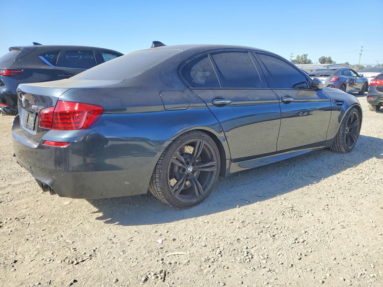 2015 Bmw Motorrad M5 Черный vin: WBSFV9C58FD595147