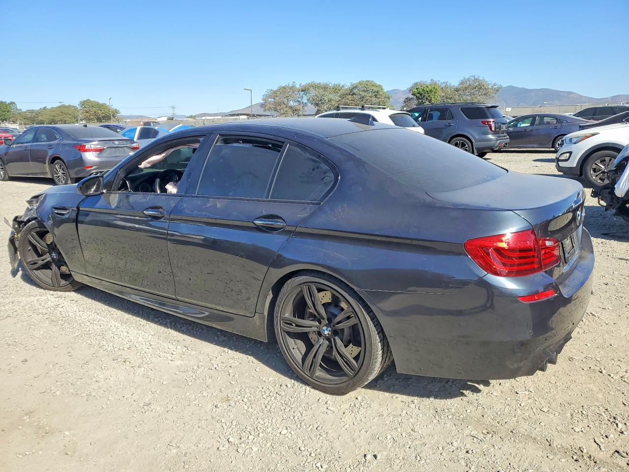 2015 Bmw Motorrad M5 Черный vin: WBSFV9C58FD595147